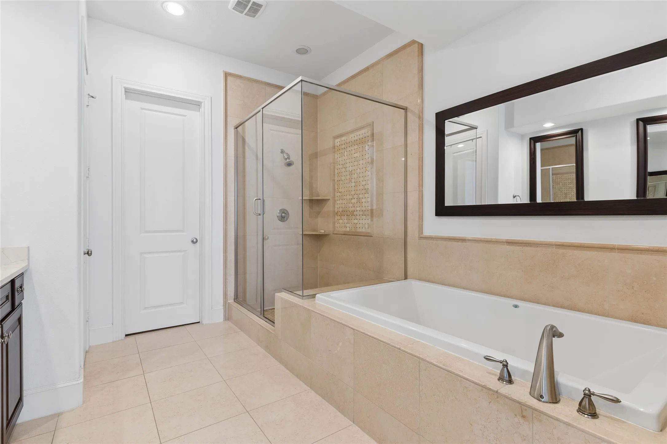 Townhouse For Rent in Dallas County , 5215 Weiss Lane, Irving, Texas 75039, 3 Bedroom, 4 Bathroom, 2 Garage spaces, 2,307 Sqft, built in 2015, mls#21369226, Real Estate Agent in Irving, Homes For Rent in Dallas county, Homes For Rent in Irving, Realtor in Irving Texas, Real Estate Brokerage Independent Realty Texas, Luminita Cordes Realtor