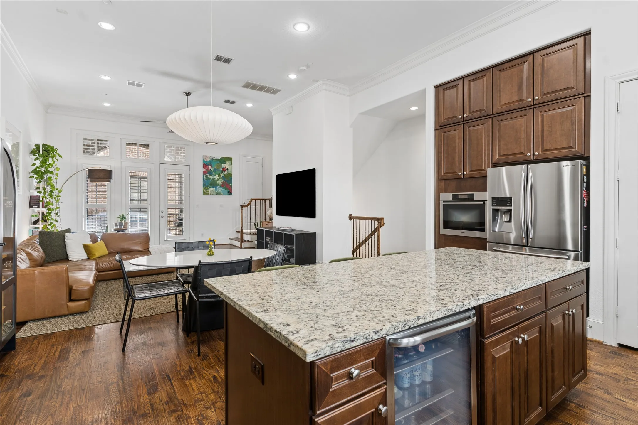 Townhouse For Rent in Dallas County , 5215 Weiss Lane, Irving, Texas 75039, 3 Bedroom, 4 Bathroom, 2 Garage spaces, 2,307 Sqft, built in 2015, mls#21369226, Real Estate Agent in Irving, Homes For Rent in Dallas county, Homes For Rent in Irving, Realtor in Irving Texas, Real Estate Brokerage Independent Realty Texas, Luminita Cordes Realtor