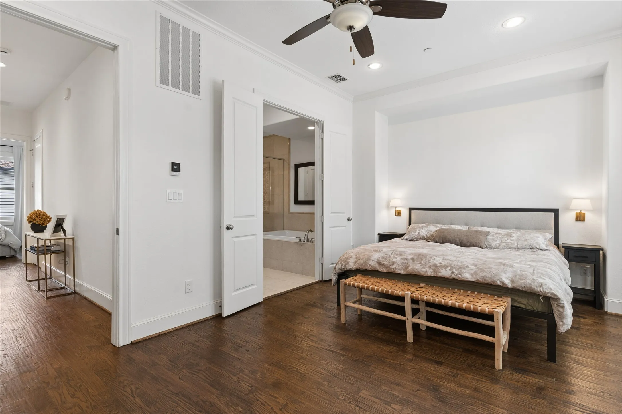 Townhouse For Rent in Dallas County , 5215 Weiss Lane, Irving, Texas 75039, 3 Bedroom, 4 Bathroom, 2 Garage spaces, 2,307 Sqft, built in 2015, mls#21369226, Real Estate Agent in Irving, Homes For Rent in Dallas county, Homes For Rent in Irving, Realtor in Irving Texas, Real Estate Brokerage Independent Realty Texas, Luminita Cordes Realtor