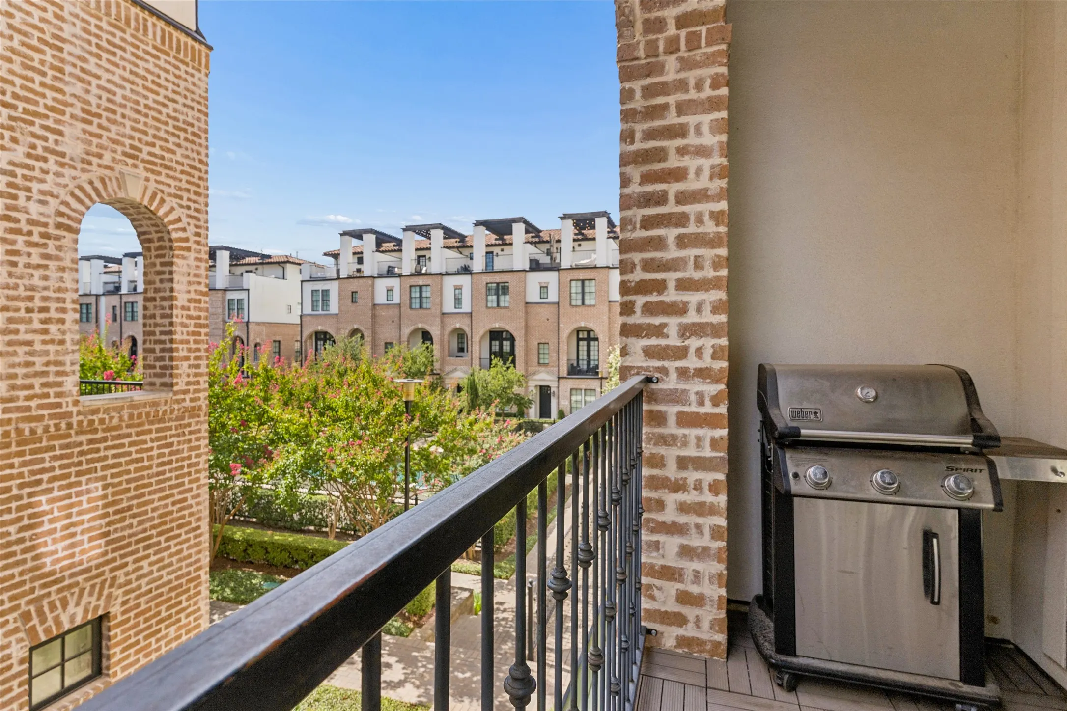 Townhouse For Rent in Dallas County , 5215 Weiss Lane, Irving, Texas 75039, 3 Bedroom, 4 Bathroom, 2 Garage spaces, 2,307 Sqft, built in 2015, mls#21369226, Real Estate Agent in Irving, Homes For Rent in Dallas county, Homes For Rent in Irving, Realtor in Irving Texas, Real Estate Brokerage Independent Realty Texas, Luminita Cordes Realtor