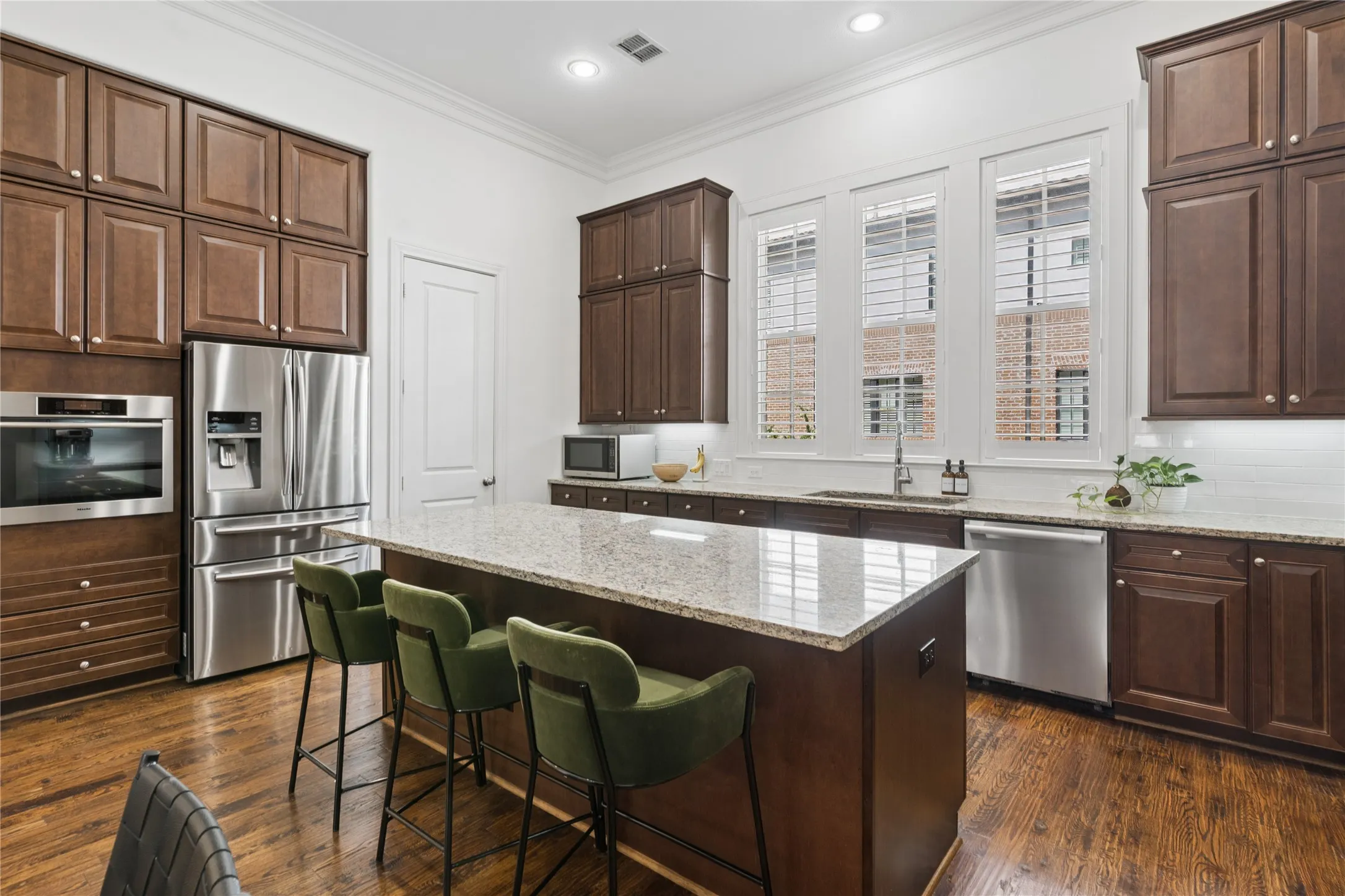 Townhouse For Rent in Dallas County , 5215 Weiss Lane, Irving, Texas 75039, 3 Bedroom, 4 Bathroom, 2 Garage spaces, 2,307 Sqft, built in 2015, mls#21369226, Real Estate Agent in Irving, Homes For Rent in Dallas county, Homes For Rent in Irving, Realtor in Irving Texas, Real Estate Brokerage Independent Realty Texas, Luminita Cordes Realtor