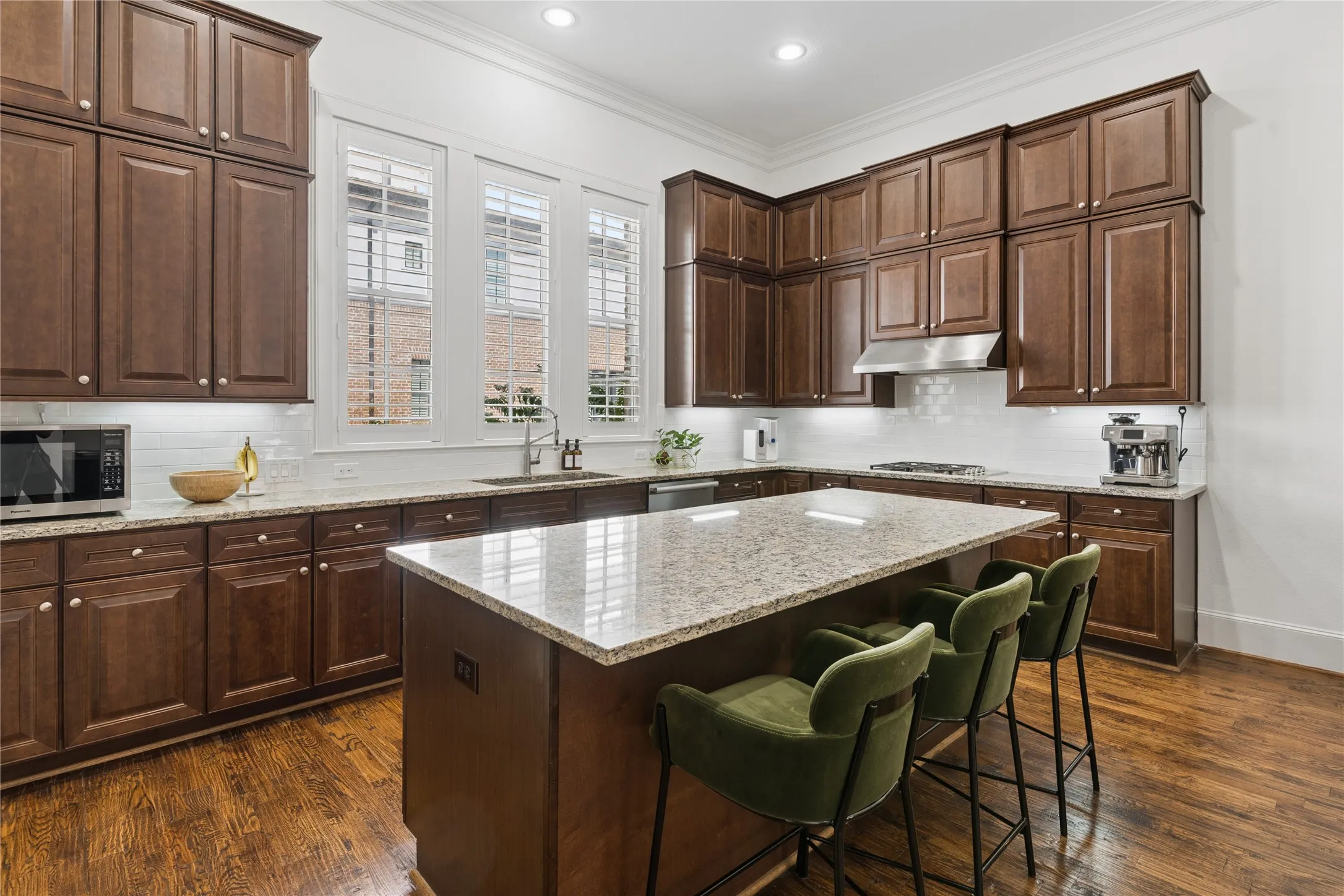 Townhouse For Rent in Dallas County , 5215 Weiss Lane, Irving, Texas 75039, 3 Bedroom, 4 Bathroom, 2 Garage spaces, 2,307 Sqft, built in 2015, mls#21369226, Real Estate Agent in Irving, Homes For Rent in Dallas county, Homes For Rent in Irving, Realtor in Irving Texas, Real Estate Brokerage Independent Realty Texas, Luminita Cordes Realtor