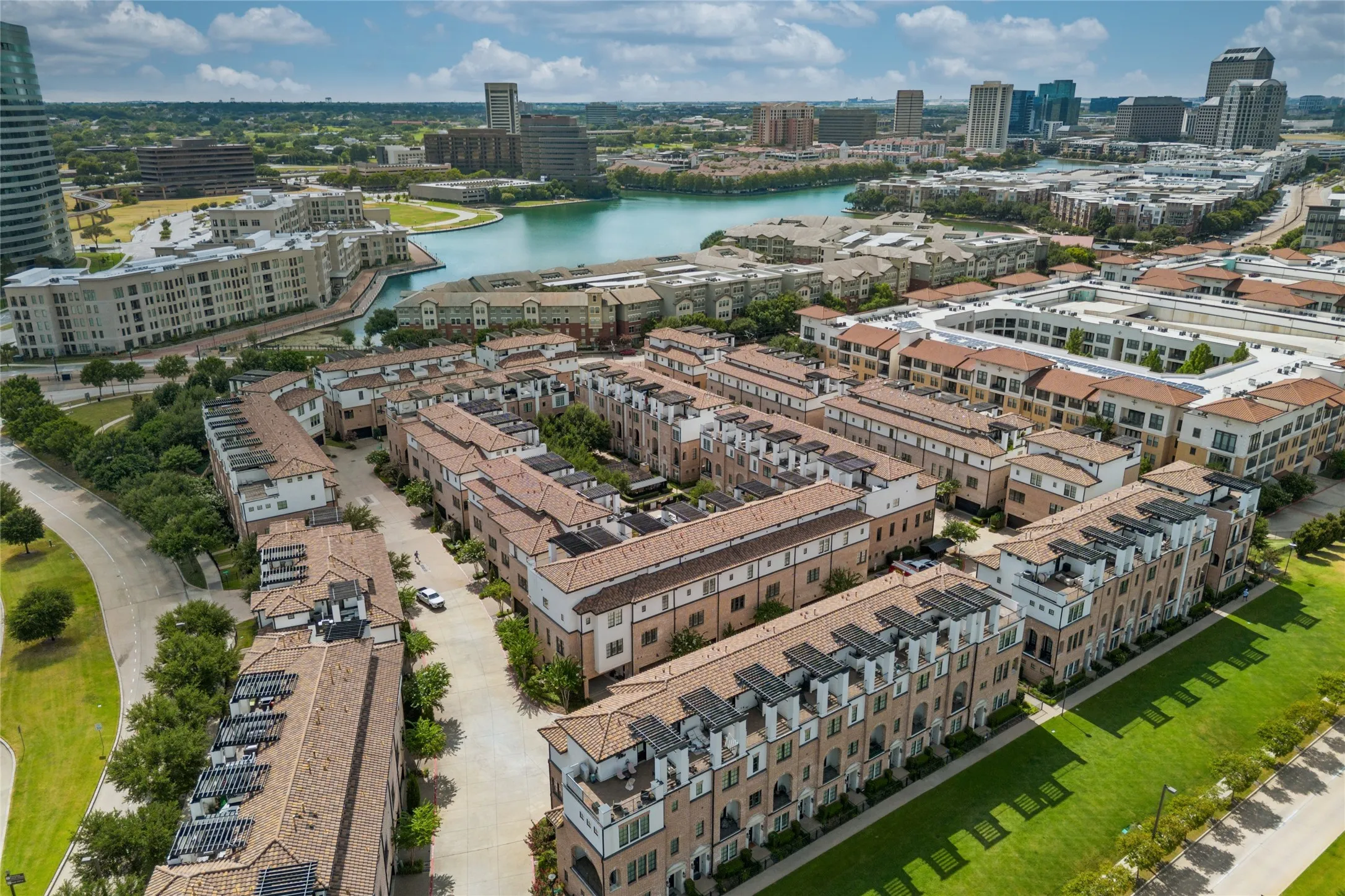 Townhouse For Rent in Dallas County , 5215 Weiss Lane, Irving, Texas 75039, 3 Bedroom, 4 Bathroom, 2 Garage spaces, 2,307 Sqft, built in 2015, mls#21369226, Real Estate Agent in Irving, Homes For Rent in Dallas county, Homes For Rent in Irving, Realtor in Irving Texas, Real Estate Brokerage Independent Realty Texas, Luminita Cordes Realtor