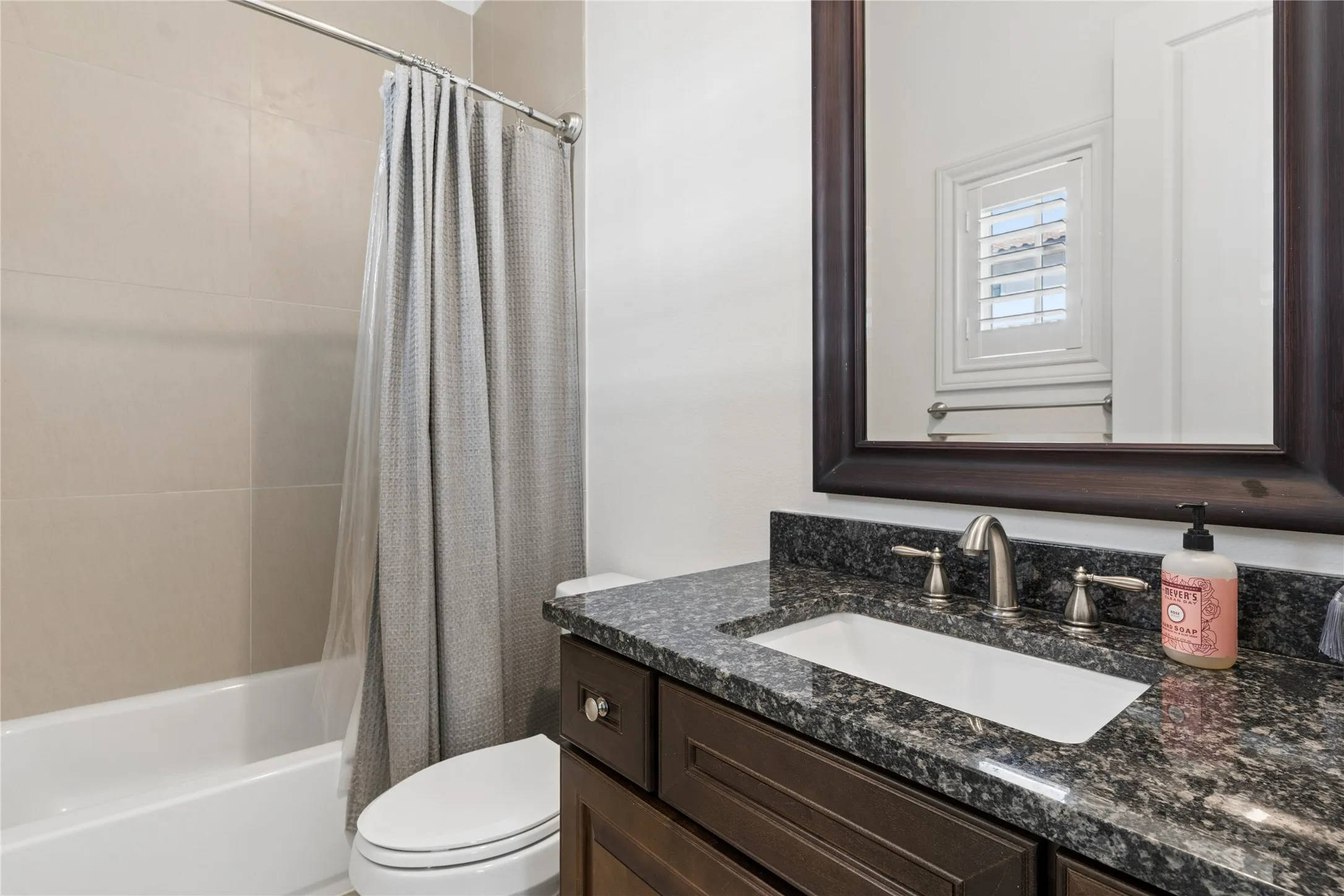Townhouse For Rent in Dallas County , 5215 Weiss Lane, Irving, Texas 75039, 3 Bedroom, 4 Bathroom, 2 Garage spaces, 2,307 Sqft, built in 2015, mls#21369226, Real Estate Agent in Irving, Homes For Rent in Dallas county, Homes For Rent in Irving, Realtor in Irving Texas, Real Estate Brokerage Independent Realty Texas, Luminita Cordes Realtor