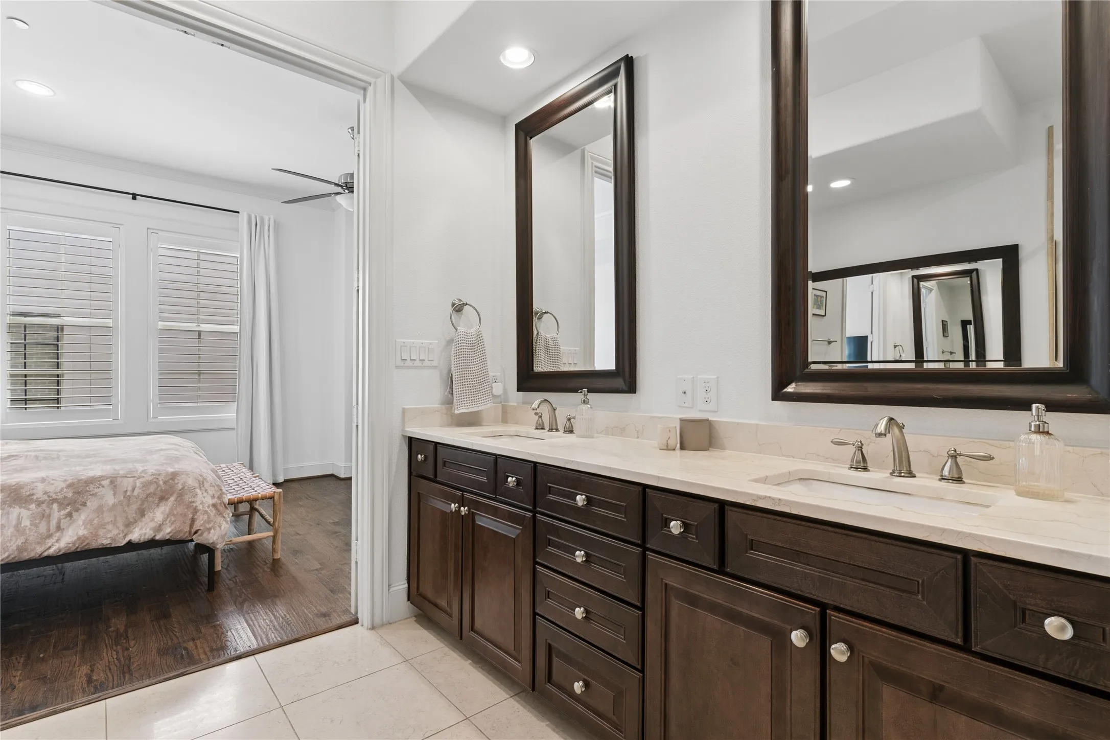Townhouse For Rent in Dallas County , 5215 Weiss Lane, Irving, Texas 75039, 3 Bedroom, 4 Bathroom, 2 Garage spaces, 2,307 Sqft, built in 2015, mls#21369226, Real Estate Agent in Irving, Homes For Rent in Dallas county, Homes For Rent in Irving, Realtor in Irving Texas, Real Estate Brokerage Independent Realty Texas, Luminita Cordes Realtor
