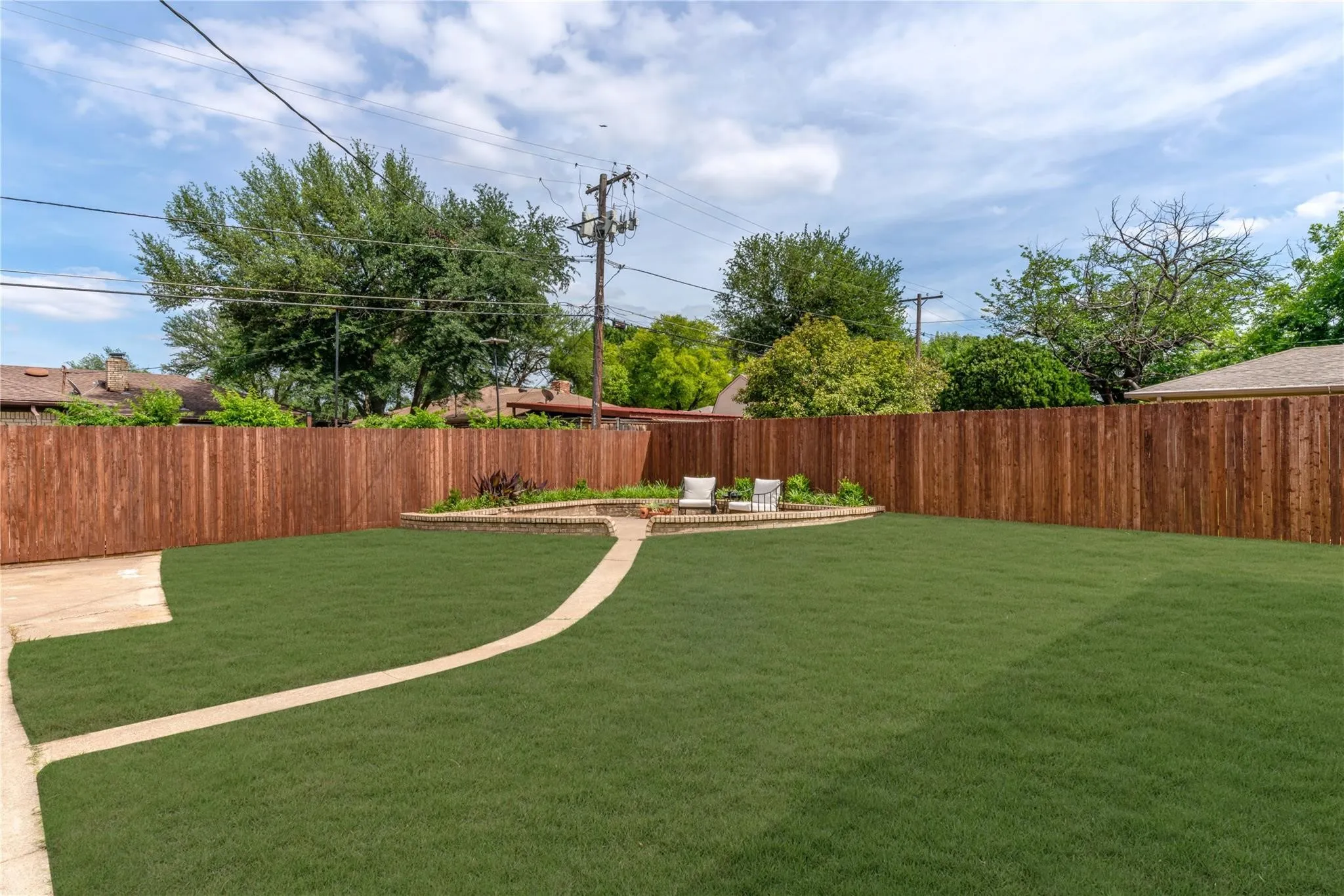 Single Family Residence For Sale in Dallas County , 7322 Hunnicut Road, Dallas, Texas 75227, 4 Bedroom, 3 Bathroom, 2 Garage spaces, 2,419 Sqft, built in 1969, mls#21370147, Real Estate Agent in Dallas, Homes For Sale in Dallas county, Homes For Sale in Dallas, Realtor in Dallas Texas, Real Estate Brokerage Independent Realty Texas, Luminita Cordes Realtor