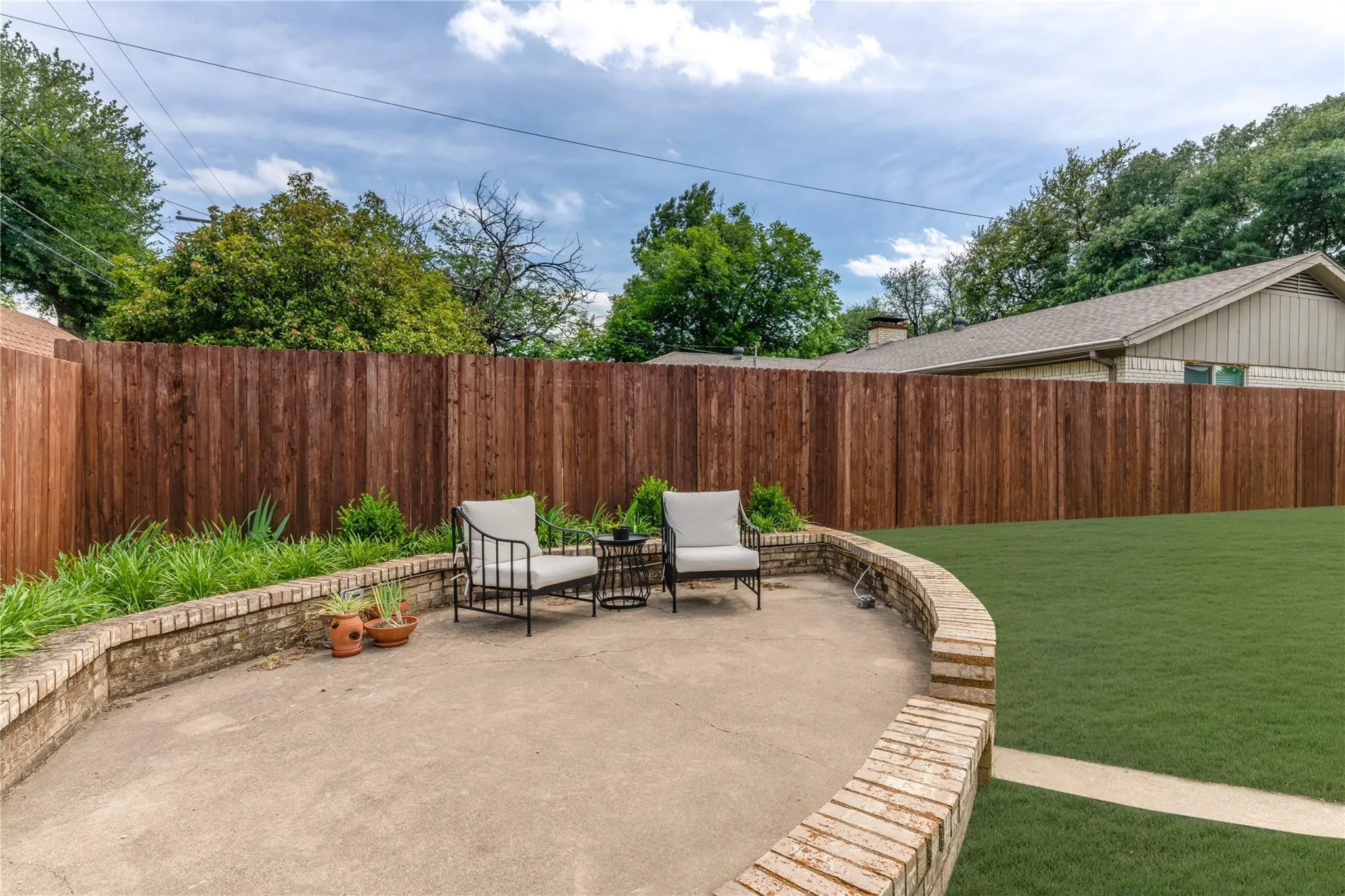 Single Family Residence For Sale in Dallas County , 7322 Hunnicut Road, Dallas, Texas 75227, 4 Bedroom, 3 Bathroom, 2 Garage spaces, 2,419 Sqft, built in 1969, mls#21370147, Real Estate Agent in Dallas, Homes For Sale in Dallas county, Homes For Sale in Dallas, Realtor in Dallas Texas, Real Estate Brokerage Independent Realty Texas, Luminita Cordes Realtor