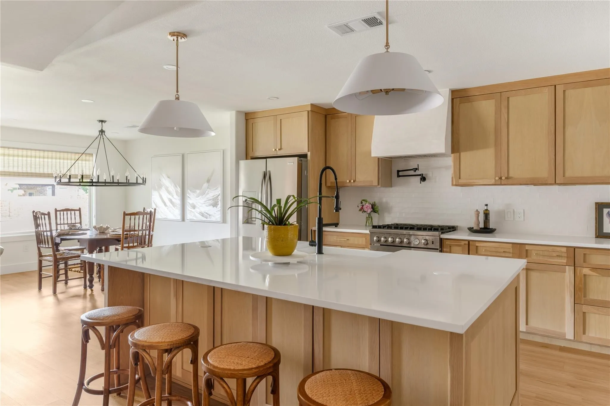 Single Family Residence For Sale in Dallas County , 7322 Hunnicut Road, Dallas, Texas 75227, 4 Bedroom, 3 Bathroom, 2 Garage spaces, 2,419 Sqft, built in 1969, mls#21370147, Real Estate Agent in Dallas, Homes For Sale in Dallas county, Homes For Sale in Dallas, Realtor in Dallas Texas, Real Estate Brokerage Independent Realty Texas, Luminita Cordes Realtor