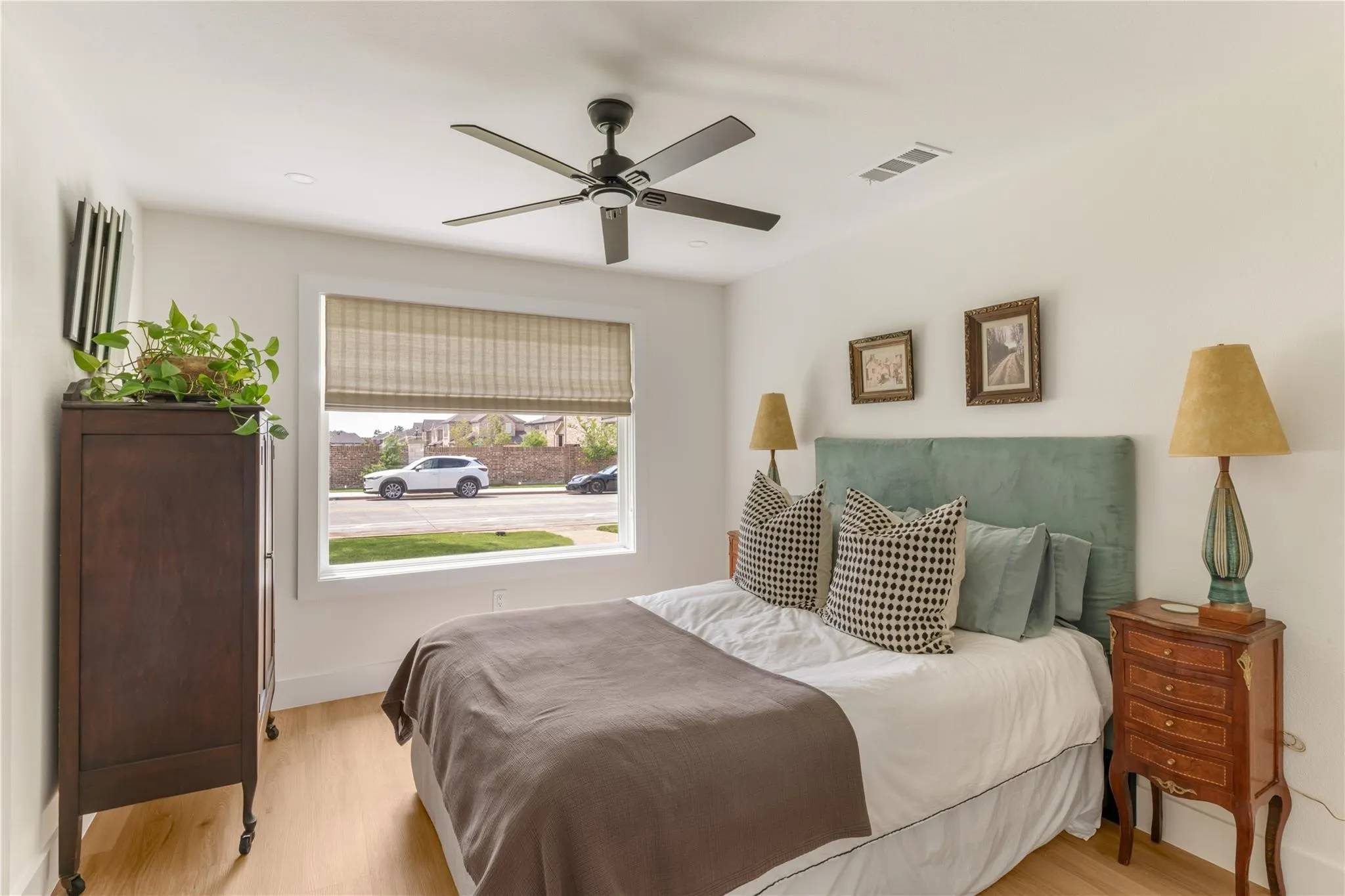 Single Family Residence For Sale in Dallas County , 7322 Hunnicut Road, Dallas, Texas 75227, 4 Bedroom, 3 Bathroom, 2 Garage spaces, 2,419 Sqft, built in 1969, mls#21370147, Real Estate Agent in Dallas, Homes For Sale in Dallas county, Homes For Sale in Dallas, Realtor in Dallas Texas, Real Estate Brokerage Independent Realty Texas, Luminita Cordes Realtor