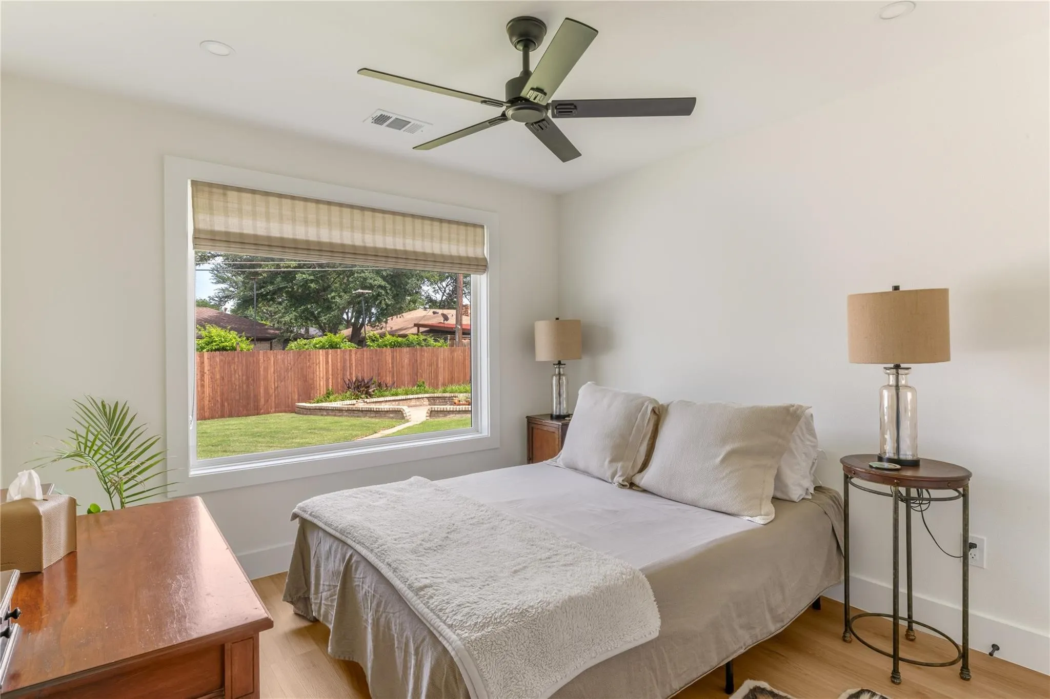 Single Family Residence For Sale in Dallas County , 7322 Hunnicut Road, Dallas, Texas 75227, 4 Bedroom, 3 Bathroom, 2 Garage spaces, 2,419 Sqft, built in 1969, mls#21370147, Real Estate Agent in Dallas, Homes For Sale in Dallas county, Homes For Sale in Dallas, Realtor in Dallas Texas, Real Estate Brokerage Independent Realty Texas, Luminita Cordes Realtor