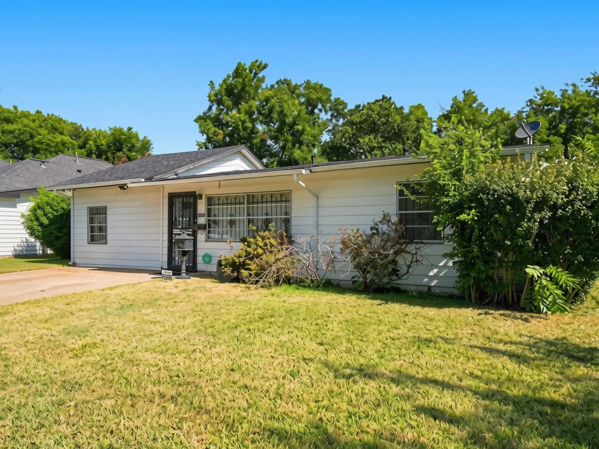 Single Family Residence For Sale in Tarrant County , 4105 Fairlane Avenue, Fort Worth, Texas 76119, 4 Bedroom, 2 Bathroom, Garage spaces, 1,600 Sqft, built in 1954, mls#21356603, Real Estate Agent in Fort Worth, Homes For Sale in Tarrant county, Homes For Sale in Fort Worth, Realtor in Fort Worth Texas, Real Estate Brokerage Independent Realty Texas, Luminita Cordes Realtor