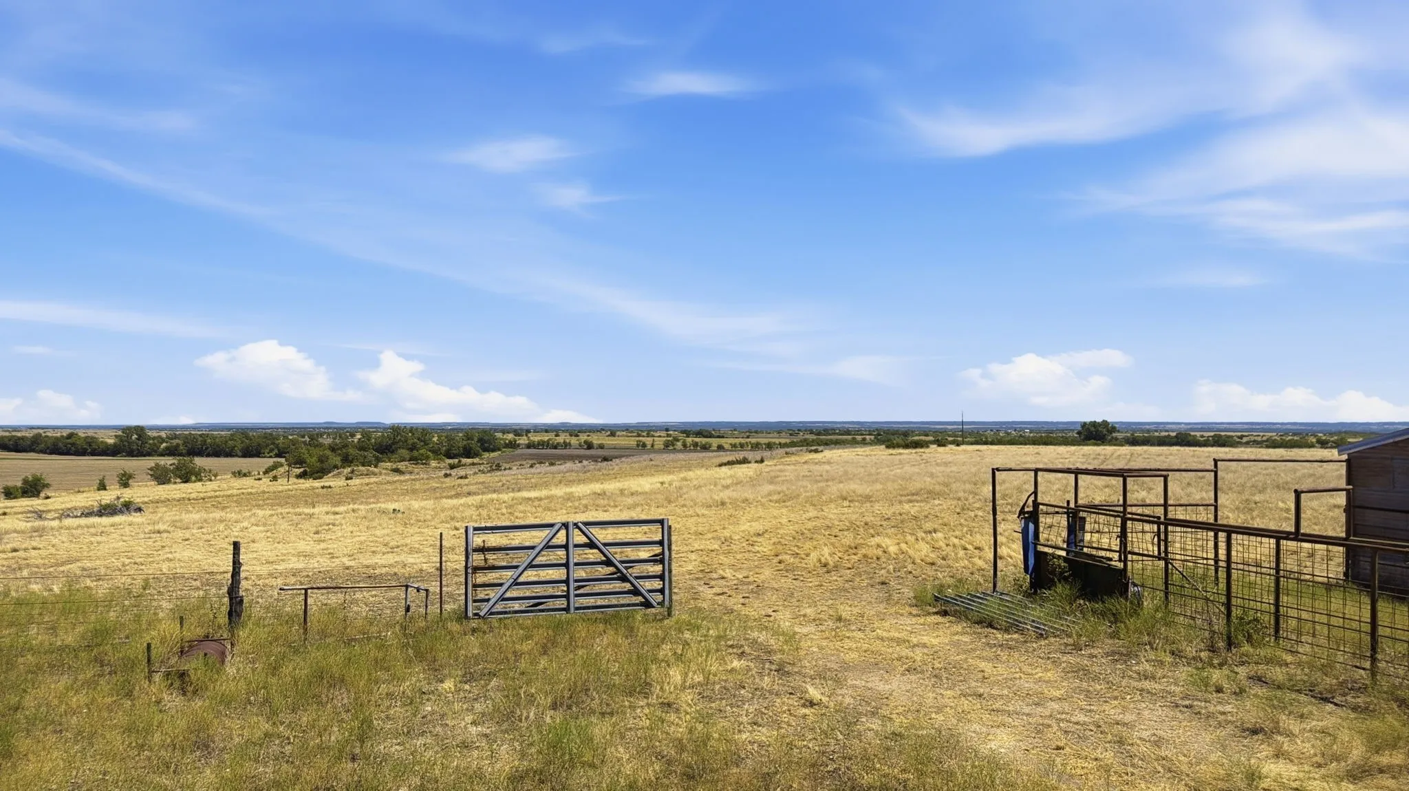 Farm For Sale in Hamilton County , 8001 Fm 932, Hamilton, Texas 76531, 2 Bedroom, 2 Bathroom, Garage spaces, 1,380 Sqft, built in 1930, mls#21370739, Real Estate Agent in Hamilton, Homes For Sale in Hamilton county, Homes For Sale in Hamilton, Realtor in Hamilton Texas, Real Estate Brokerage Independent Realty Texas, Luminita Cordes Realtor