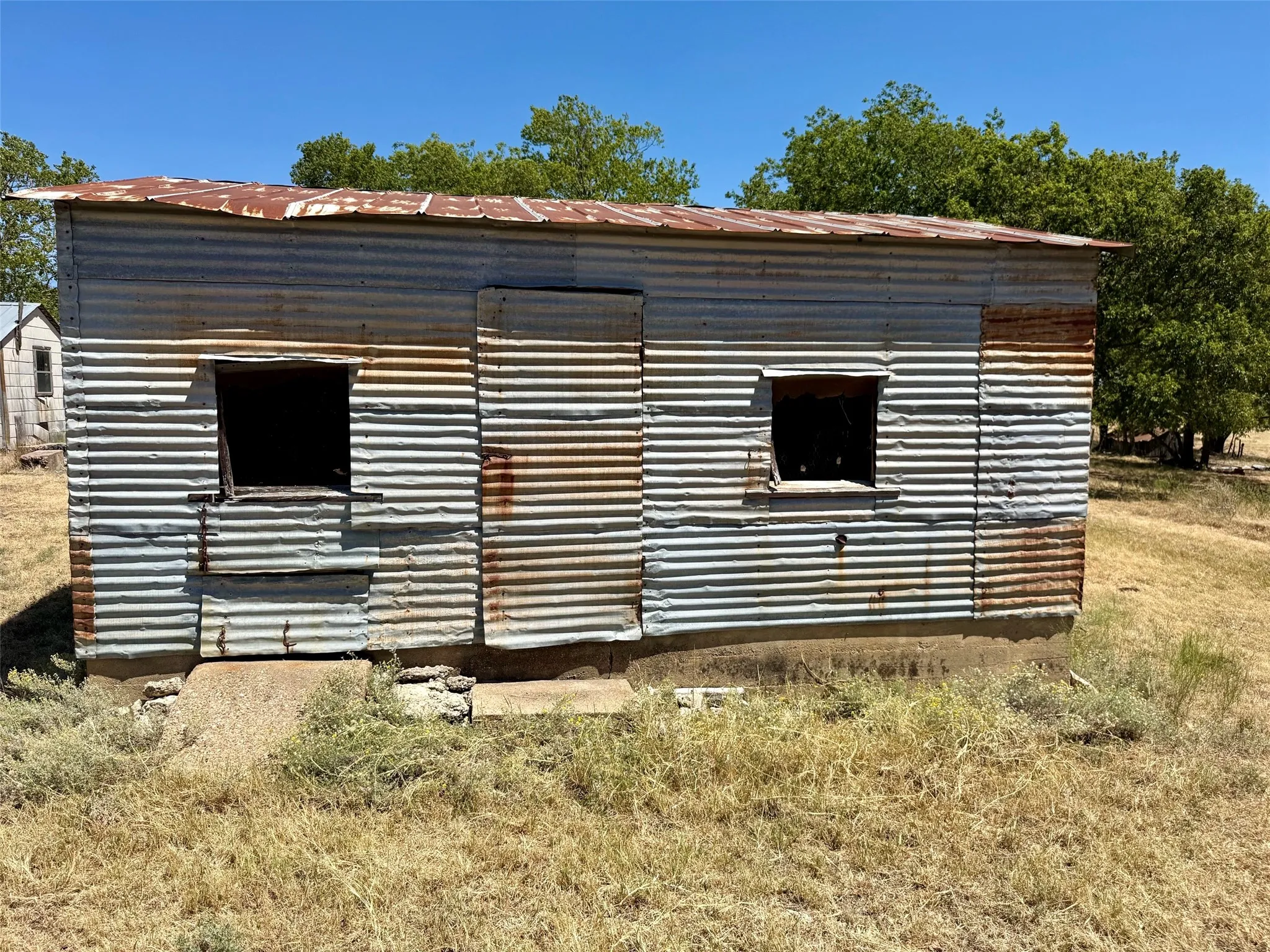Farm For Sale in Hamilton County , 8001 Fm 932, Hamilton, Texas 76531, 2 Bedroom, 2 Bathroom, Garage spaces, 1,380 Sqft, built in 1930, mls#21370739, Real Estate Agent in Hamilton, Homes For Sale in Hamilton county, Homes For Sale in Hamilton, Realtor in Hamilton Texas, Real Estate Brokerage Independent Realty Texas, Luminita Cordes Realtor