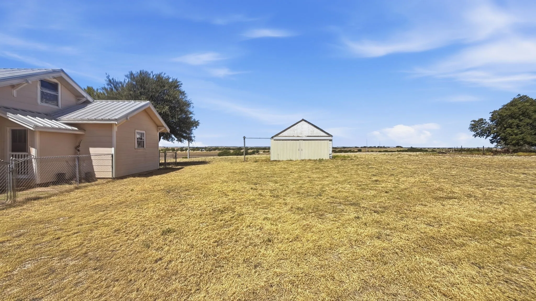 Farm For Sale in Hamilton County , 8001 Fm 932, Hamilton, Texas 76531, 2 Bedroom, 2 Bathroom, Garage spaces, 1,380 Sqft, built in 1930, mls#21370739, Real Estate Agent in Hamilton, Homes For Sale in Hamilton county, Homes For Sale in Hamilton, Realtor in Hamilton Texas, Real Estate Brokerage Independent Realty Texas, Luminita Cordes Realtor
