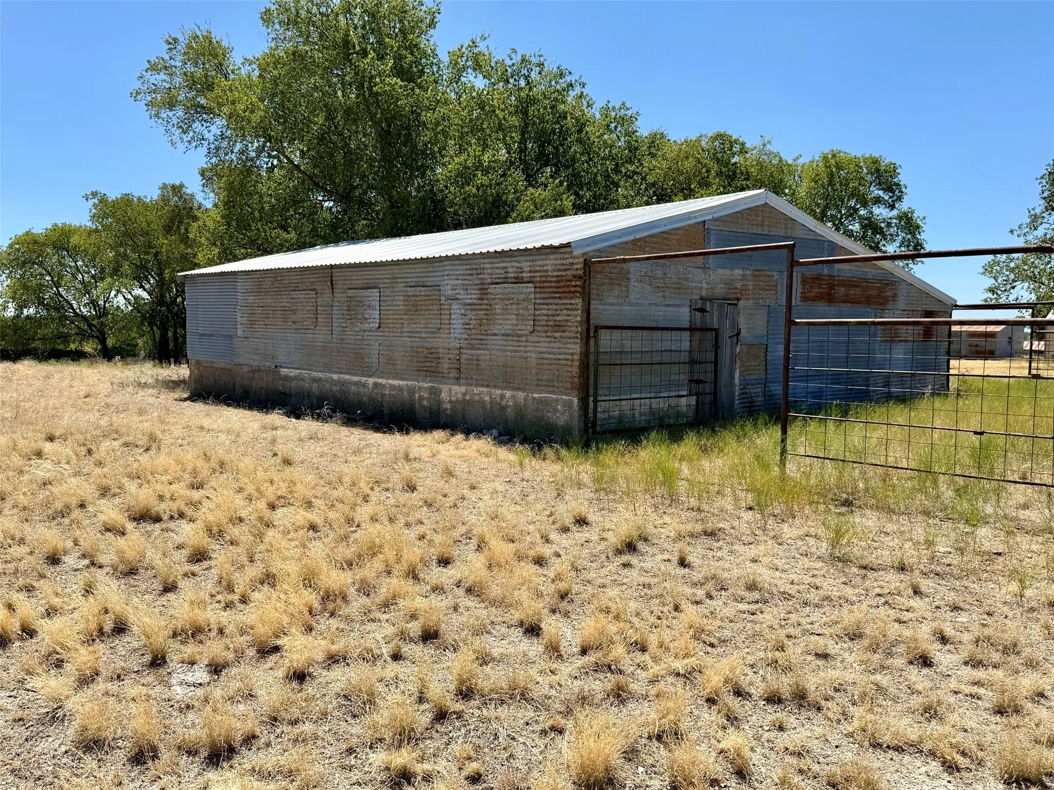 Farm For Sale in Hamilton County , 8001 Fm 932, Hamilton, Texas 76531, 2 Bedroom, 2 Bathroom, Garage spaces, 1,380 Sqft, built in 1930, mls#21370739, Real Estate Agent in Hamilton, Homes For Sale in Hamilton county, Homes For Sale in Hamilton, Realtor in Hamilton Texas, Real Estate Brokerage Independent Realty Texas, Luminita Cordes Realtor