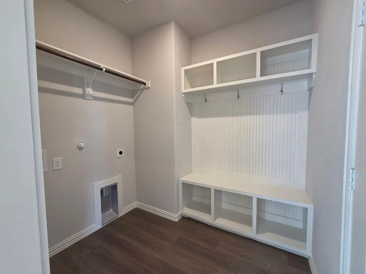 Single Family Residence For Sale in Ellis County , 806 Silverleaf Drive, Ennis, Texas 75119, 3 Bedroom, 2 Bathroom, 2 Garage spaces, 1,998 Sqft, built in 2026, mls#21367928, Real Estate Agent in Ennis, Homes For Sale in Ellis county, Homes For Sale in Ennis, Realtor in Ennis Texas, Real Estate Brokerage Independent Realty Texas, Luminita Cordes Realtor