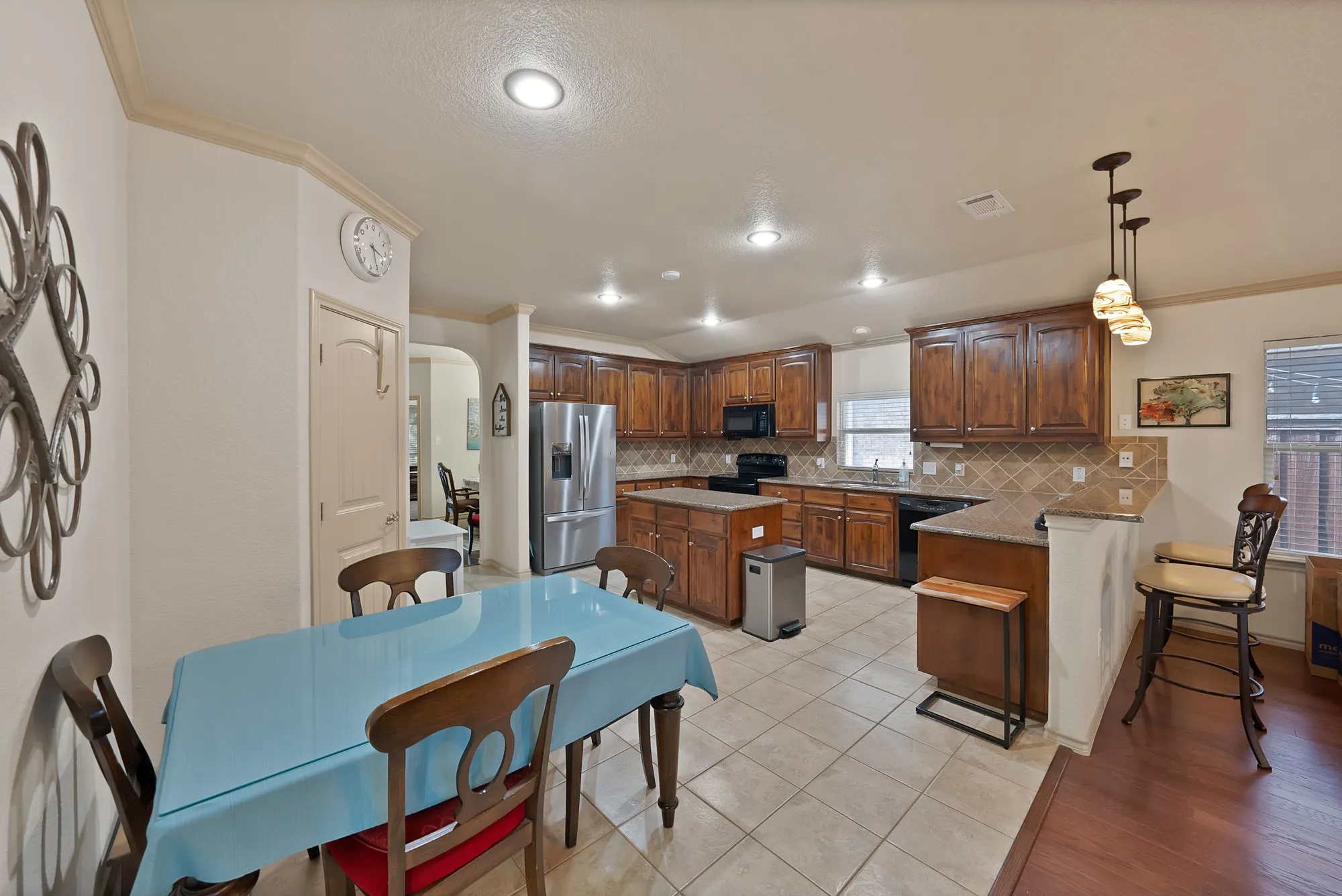 Single Family Residence For Sale in Ellis County , 1420 Melanie Trail, Midlothian, Texas 76065, 3 Bedroom, 2 Bathroom, 2 Garage spaces, 2,089 Sqft, built in 2011, mls#21370583, Real Estate Agent in Midlothian, Homes For Sale in Ellis county, Homes For Sale in Midlothian, Realtor in Midlothian Texas, Real Estate Brokerage Independent Realty Texas, Luminita Cordes Realtor
