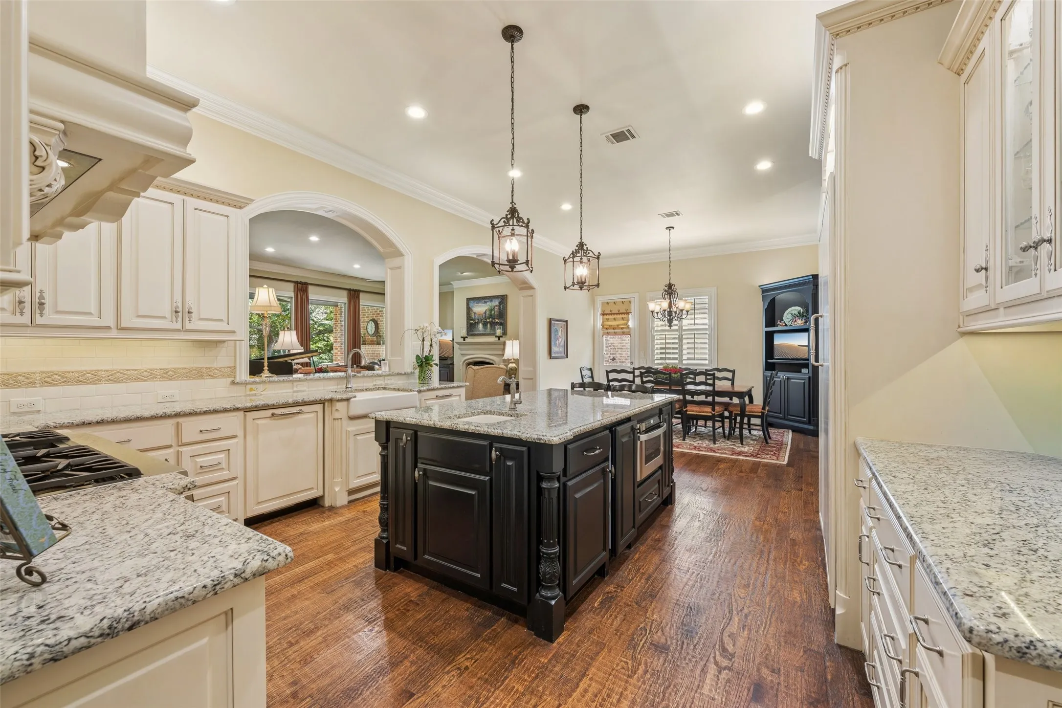Single Family Residence For Sale in Collin County , 6350 Memorial Drive, Frisco, Texas 75034, 4 Bedroom, 5 Bathroom, 2 Garage spaces, 5,063 Sqft, built in 2014, mls#21369074, Real Estate Agent in Frisco, Homes For Sale in Collin county, Homes For Sale in Frisco, Realtor in Frisco Texas, Real Estate Brokerage Independent Realty Texas, Luminita Cordes Realtor