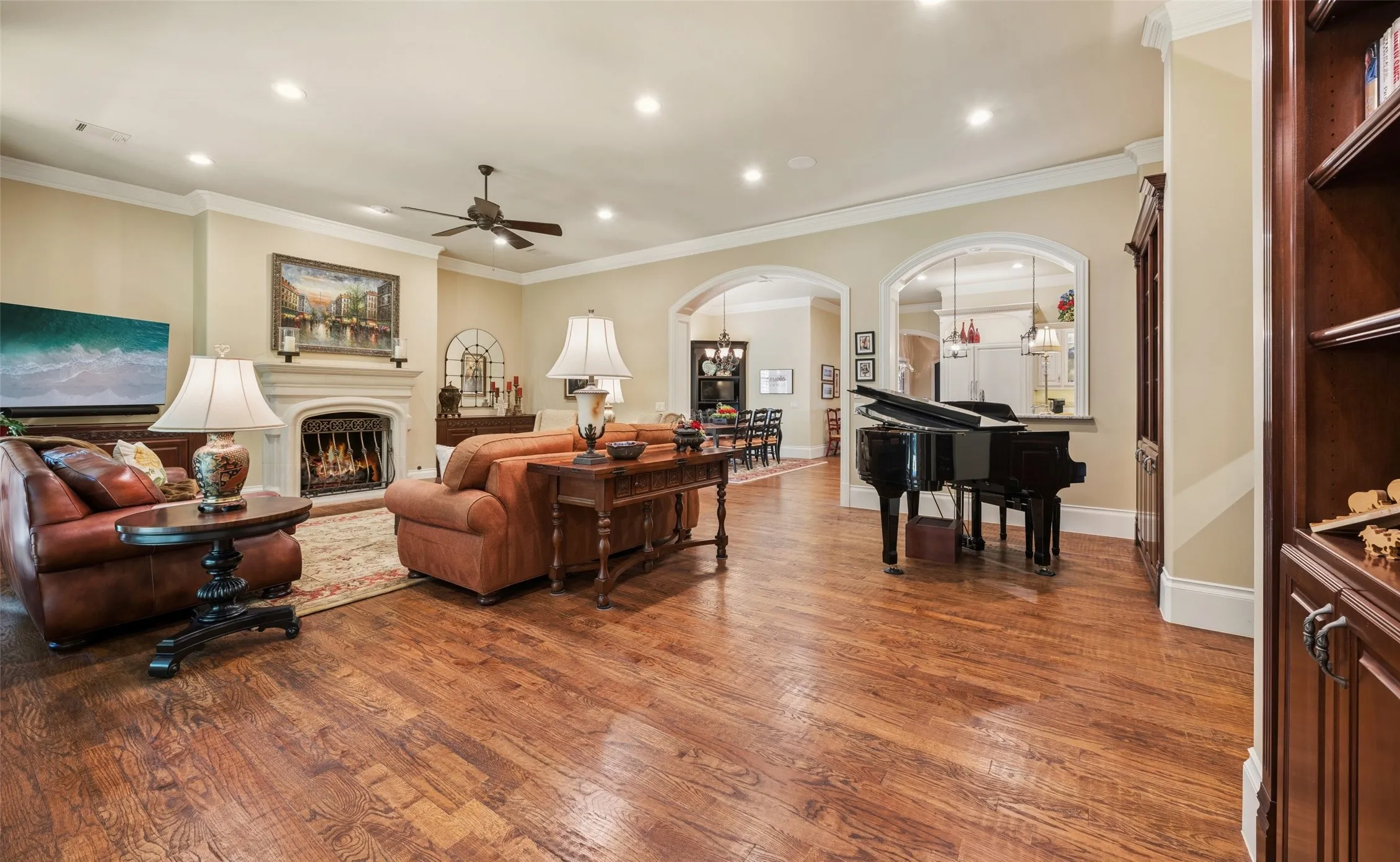 Single Family Residence For Sale in Collin County , 6350 Memorial Drive, Frisco, Texas 75034, 4 Bedroom, 5 Bathroom, 2 Garage spaces, 5,063 Sqft, built in 2014, mls#21369074, Real Estate Agent in Frisco, Homes For Sale in Collin county, Homes For Sale in Frisco, Realtor in Frisco Texas, Real Estate Brokerage Independent Realty Texas, Luminita Cordes Realtor