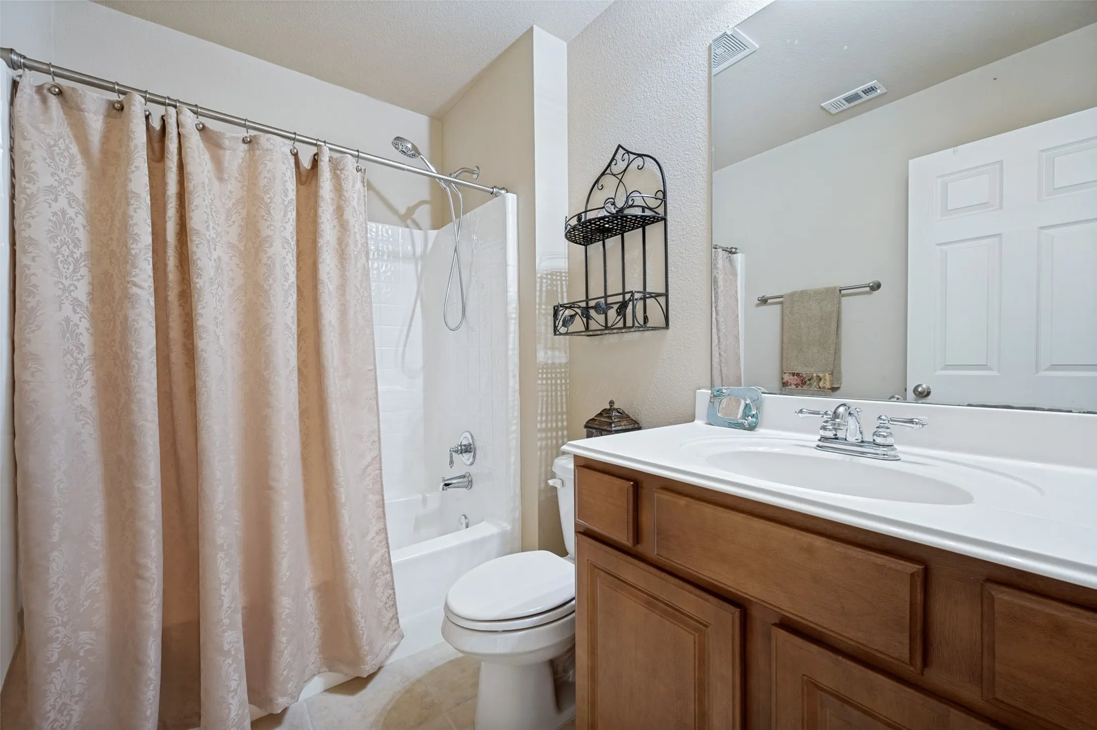 Condominium For Sale in Collin County , 575 S Virginia Hills Drive 4303, Mc Kinney, Texas 75072, 3 Bedroom, 2 Bathroom, 2 Garage spaces, 1,557 Sqft, built in 2006, mls#21369441, Real Estate Agent in Mc Kinney, Homes For Sale in Collin county, Homes For Sale in Mc Kinney, Realtor in Mc Kinney Texas, Real Estate Brokerage Independent Realty Texas, Luminita Cordes Realtor