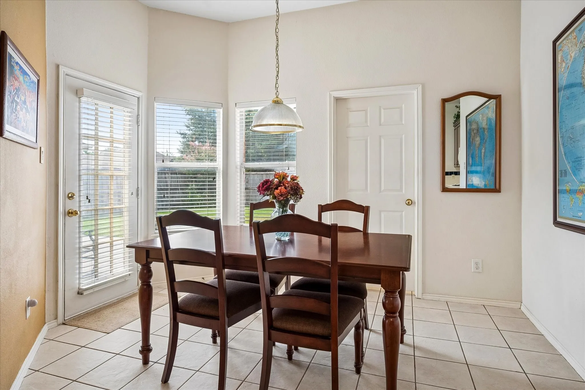 Single Family Residence For Sale in Denton County , 1537 Bosque Drive, Carrollton, Texas 75010, 3 Bedroom, 2 Bathroom, 2 Garage spaces, 1,772 Sqft, built in 1998, mls#21368596, Real Estate Agent in Carrollton, Homes For Sale in Denton county, Homes For Sale in Carrollton, Realtor in Carrollton Texas, Real Estate Brokerage Independent Realty Texas, Luminita Cordes Realtor