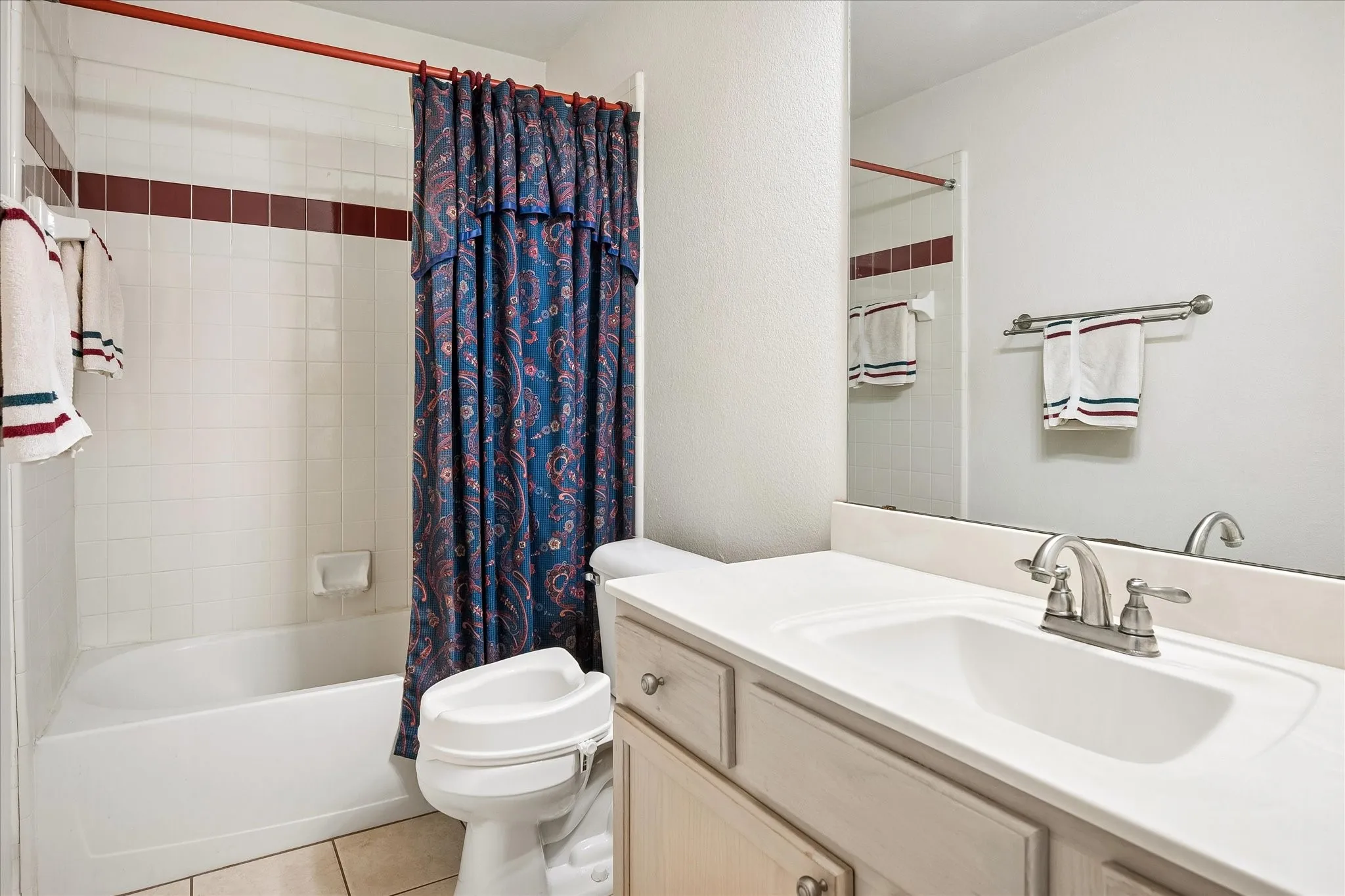 Single Family Residence For Sale in Denton County , 1537 Bosque Drive, Carrollton, Texas 75010, 3 Bedroom, 2 Bathroom, 2 Garage spaces, 1,772 Sqft, built in 1998, mls#21368596, Real Estate Agent in Carrollton, Homes For Sale in Denton county, Homes For Sale in Carrollton, Realtor in Carrollton Texas, Real Estate Brokerage Independent Realty Texas, Luminita Cordes Realtor