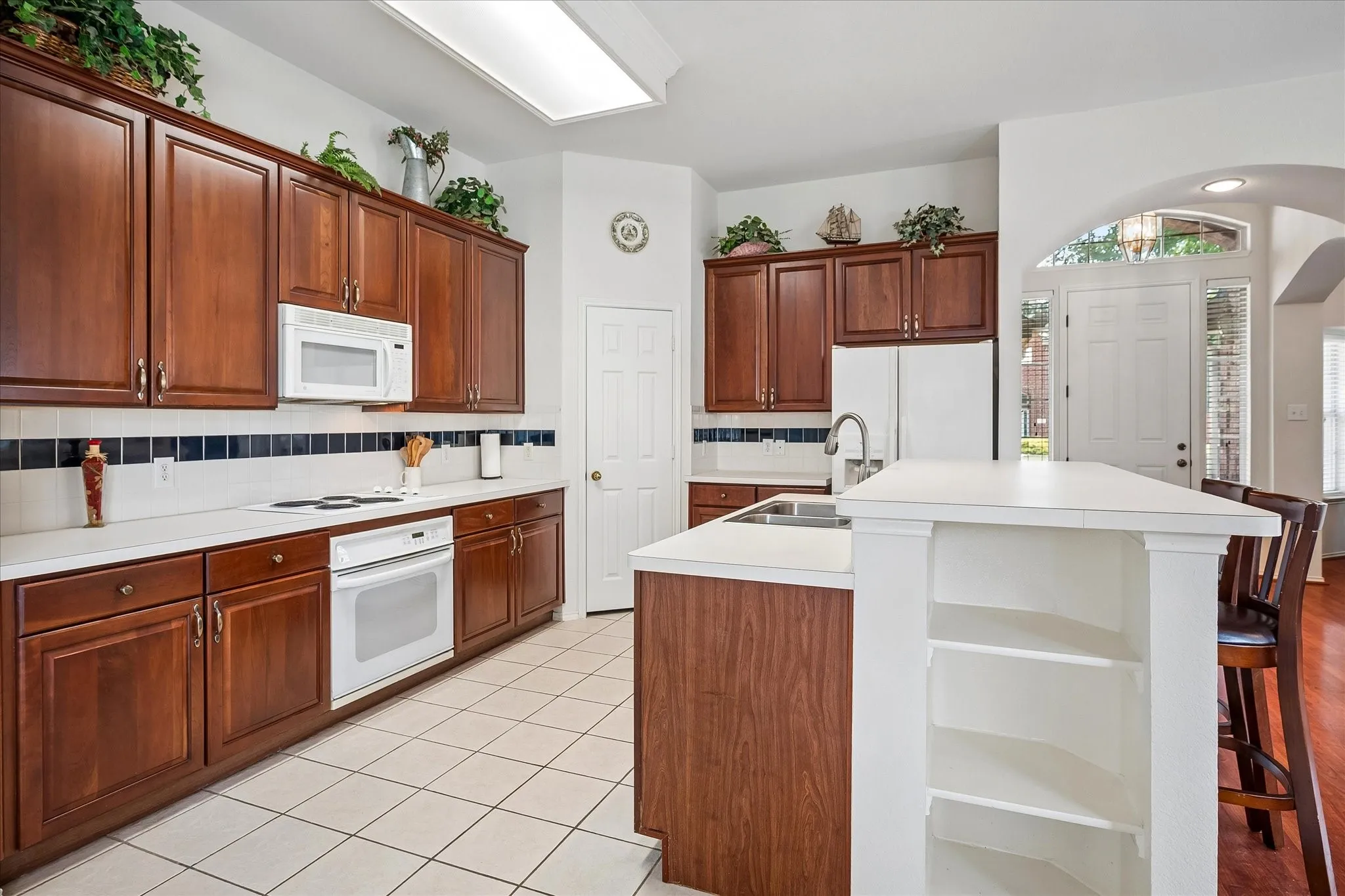 Single Family Residence For Sale in Denton County , 1537 Bosque Drive, Carrollton, Texas 75010, 3 Bedroom, 2 Bathroom, 2 Garage spaces, 1,772 Sqft, built in 1998, mls#21368596, Real Estate Agent in Carrollton, Homes For Sale in Denton county, Homes For Sale in Carrollton, Realtor in Carrollton Texas, Real Estate Brokerage Independent Realty Texas, Luminita Cordes Realtor