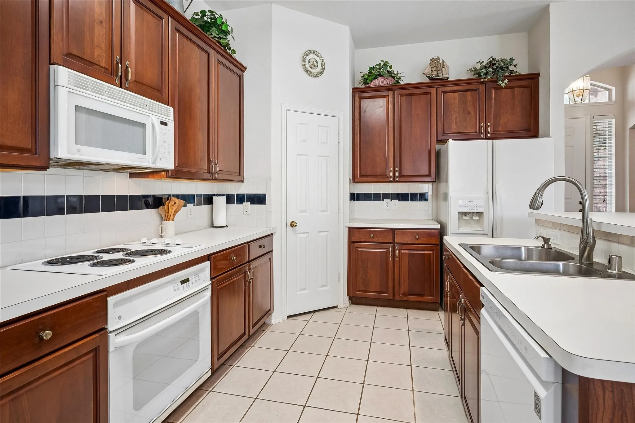Single Family Residence For Sale in Denton County , 1537 Bosque Drive, Carrollton, Texas 75010, 3 Bedroom, 2 Bathroom, 2 Garage spaces, 1,772 Sqft, built in 1998, mls#21368596, Real Estate Agent in Carrollton, Homes For Sale in Denton county, Homes For Sale in Carrollton, Realtor in Carrollton Texas, Real Estate Brokerage Independent Realty Texas, Luminita Cordes Realtor