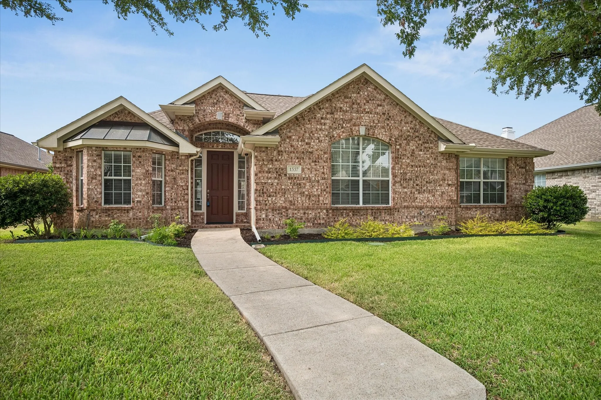Single Family Residence For Sale in Denton County , 1537 Bosque Drive, Carrollton, Texas 75010, 3 Bedroom, 2 Bathroom, 2 Garage spaces, 1,772 Sqft, built in 1998, mls#21368596, Real Estate Agent in Carrollton, Homes For Sale in Denton county, Homes For Sale in Carrollton, Realtor in Carrollton Texas, Real Estate Brokerage Independent Realty Texas, Luminita Cordes Realtor