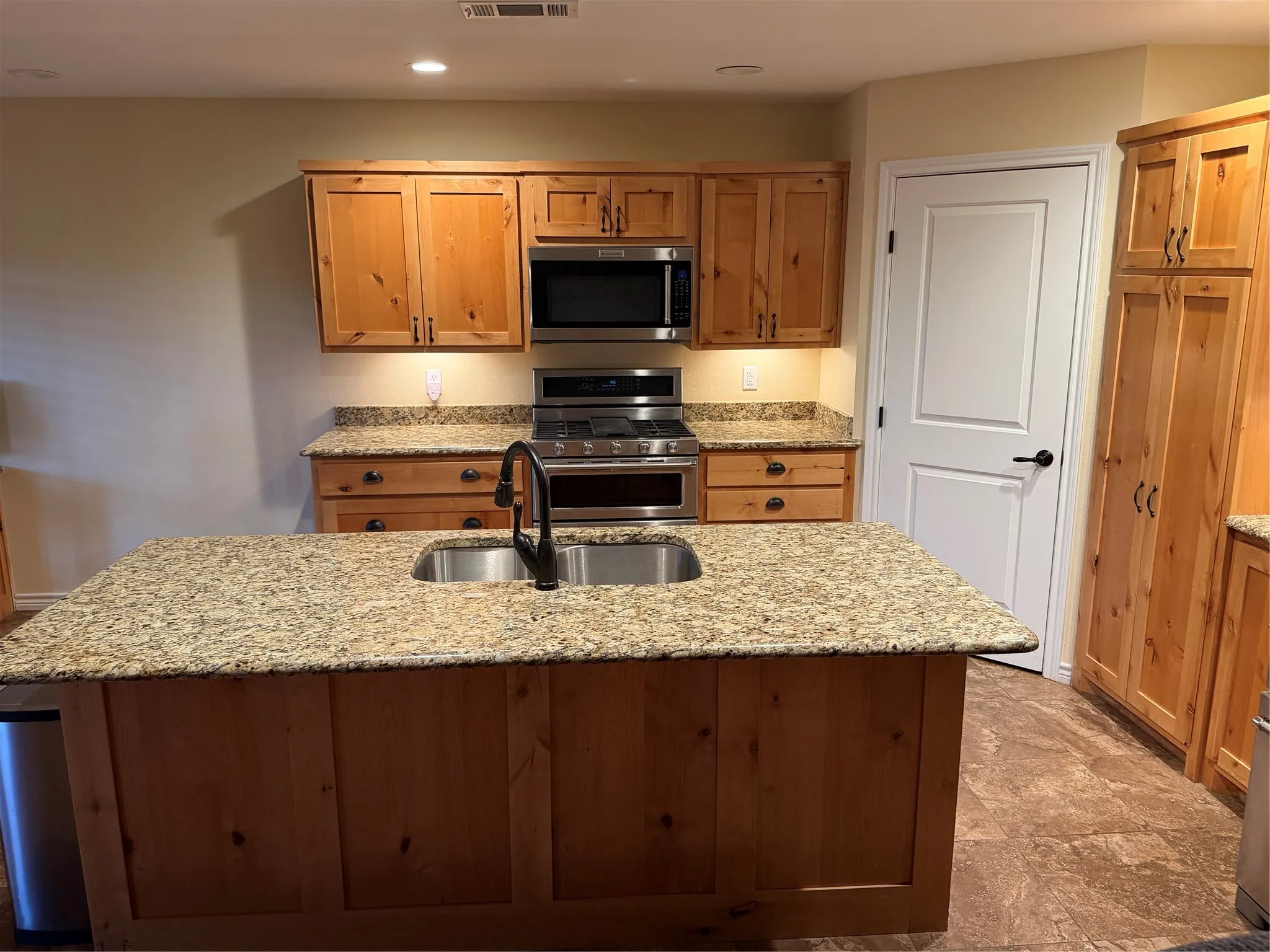Single Family Residence For Sale in Brown County , 6749 US Highway 67 84, Bangs, Texas 76823, 3 Bedroom, 2 Bathroom, 2 Garage spaces, 2,082 Sqft, built in 2017, mls#21369999, Real Estate Agent in Bangs, Homes For Sale in Brown county, Homes For Sale in Bangs, Realtor in Bangs Texas, Real Estate Brokerage Independent Realty Texas, Luminita Cordes Realtor
