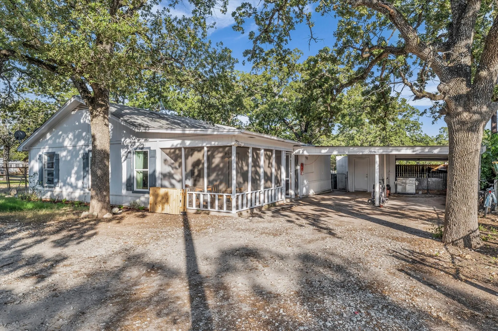 Single Family Residence For Sale in Mc Lennan County , 2925 Highway 31, Axtell, Texas 76624, 3 Bedroom, 2 Bathroom, Garage spaces, 1,400 Sqft, built in 1981, mls#21370753, Real Estate Agent in Axtell, Homes For Sale in Mc Lennan county, Homes For Sale in Axtell, Realtor in Axtell Texas, Real Estate Brokerage Independent Realty Texas, Luminita Cordes Realtor