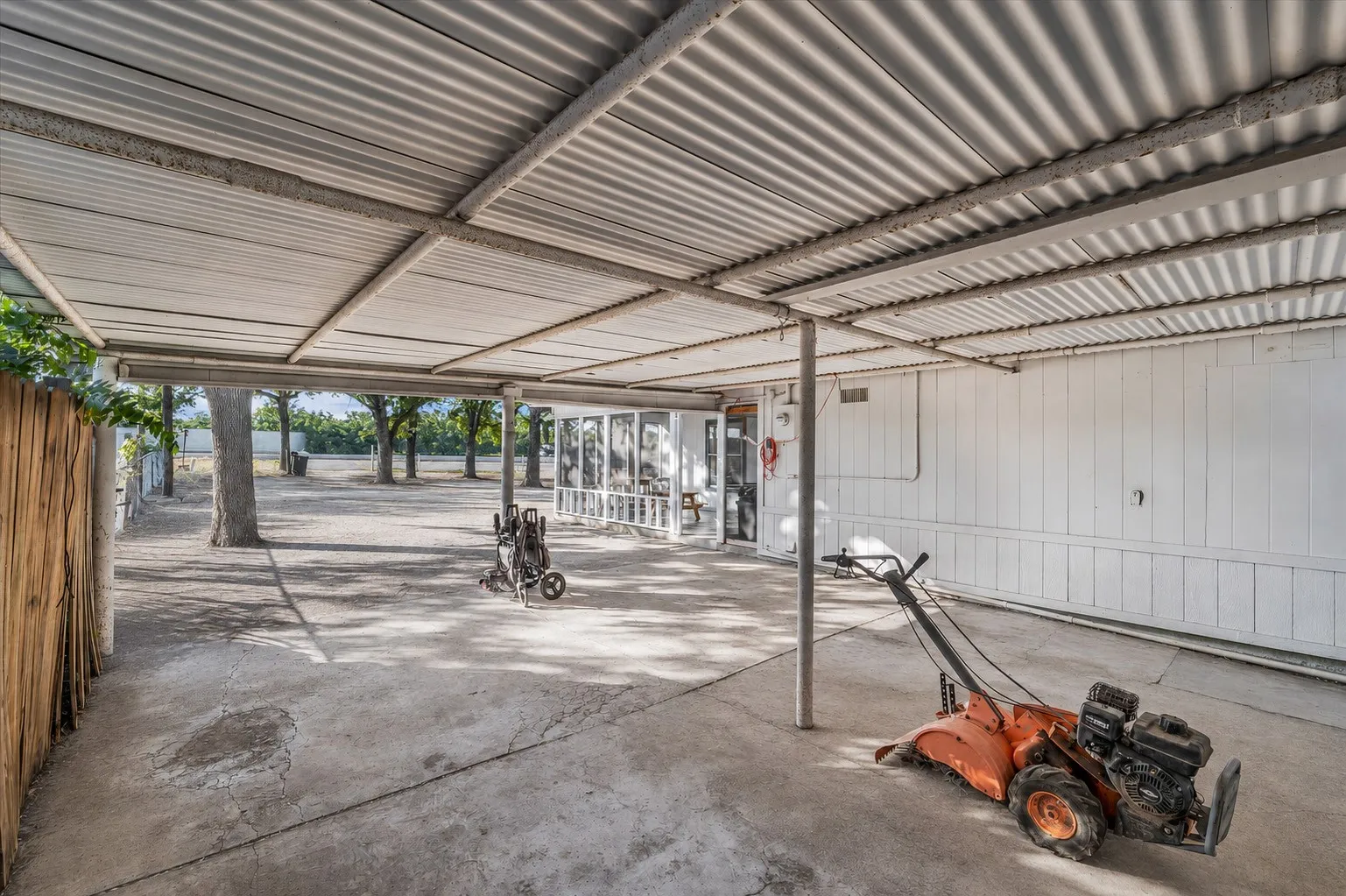 Single Family Residence For Sale in Mc Lennan County , 2925 Highway 31, Axtell, Texas 76624, 3 Bedroom, 2 Bathroom, Garage spaces, 1,400 Sqft, built in 1981, mls#21370753, Real Estate Agent in Axtell, Homes For Sale in Mc Lennan county, Homes For Sale in Axtell, Realtor in Axtell Texas, Real Estate Brokerage Independent Realty Texas, Luminita Cordes Realtor