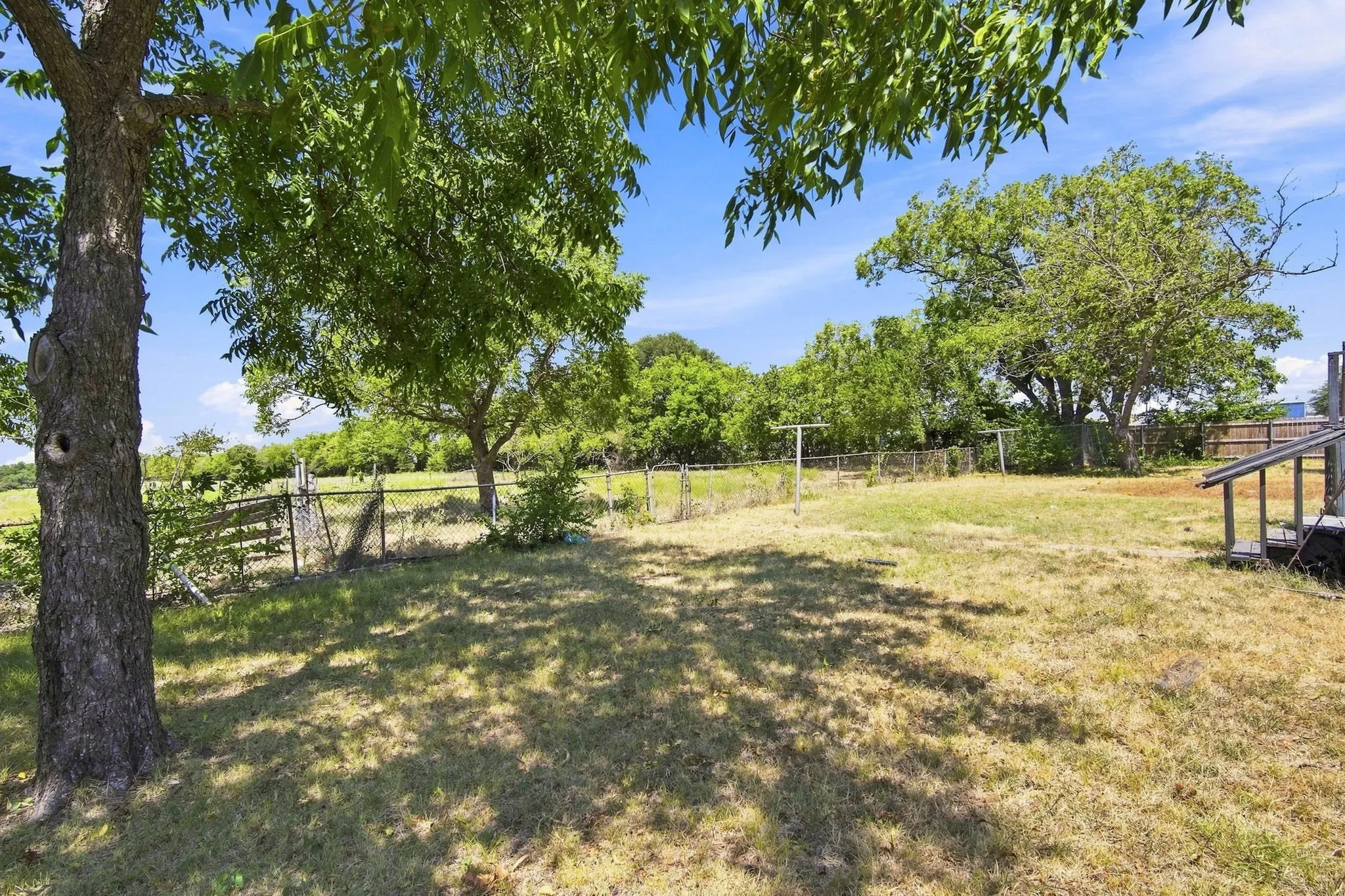 Single Family Residence For Sale in Ellis County , 104 Casa Linda Drive, Ennis, Texas 75119, 3 Bedroom, 2 Bathroom, Garage spaces, 2,460 Sqft, built in 1936, mls#21369771, Real Estate Agent in Ennis, Homes For Sale in Ellis county, Homes For Sale in Ennis, Realtor in Ennis Texas, Real Estate Brokerage Independent Realty Texas, Luminita Cordes Realtor