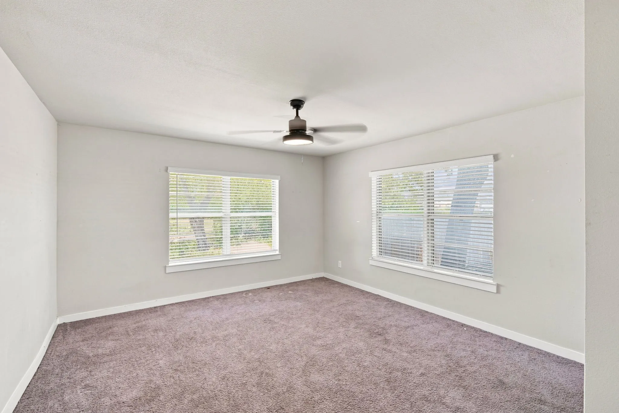 Single Family Residence For Sale in Ellis County , 104 Casa Linda Drive, Ennis, Texas 75119, 3 Bedroom, 2 Bathroom, Garage spaces, 2,460 Sqft, built in 1936, mls#21369771, Real Estate Agent in Ennis, Homes For Sale in Ellis county, Homes For Sale in Ennis, Realtor in Ennis Texas, Real Estate Brokerage Independent Realty Texas, Luminita Cordes Realtor