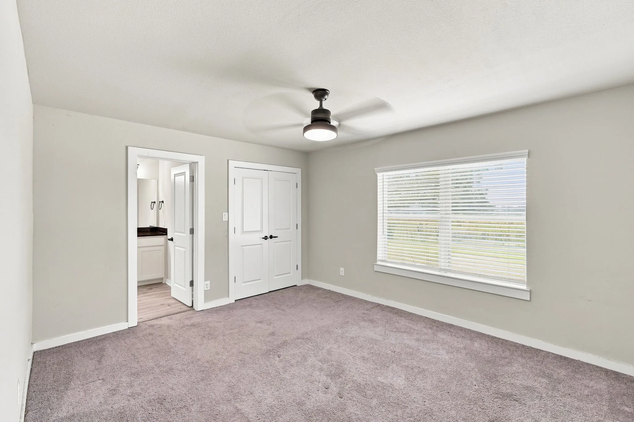 Single Family Residence For Sale in Ellis County , 104 Casa Linda Drive, Ennis, Texas 75119, 3 Bedroom, 2 Bathroom, Garage spaces, 2,460 Sqft, built in 1936, mls#21369771, Real Estate Agent in Ennis, Homes For Sale in Ellis county, Homes For Sale in Ennis, Realtor in Ennis Texas, Real Estate Brokerage Independent Realty Texas, Luminita Cordes Realtor