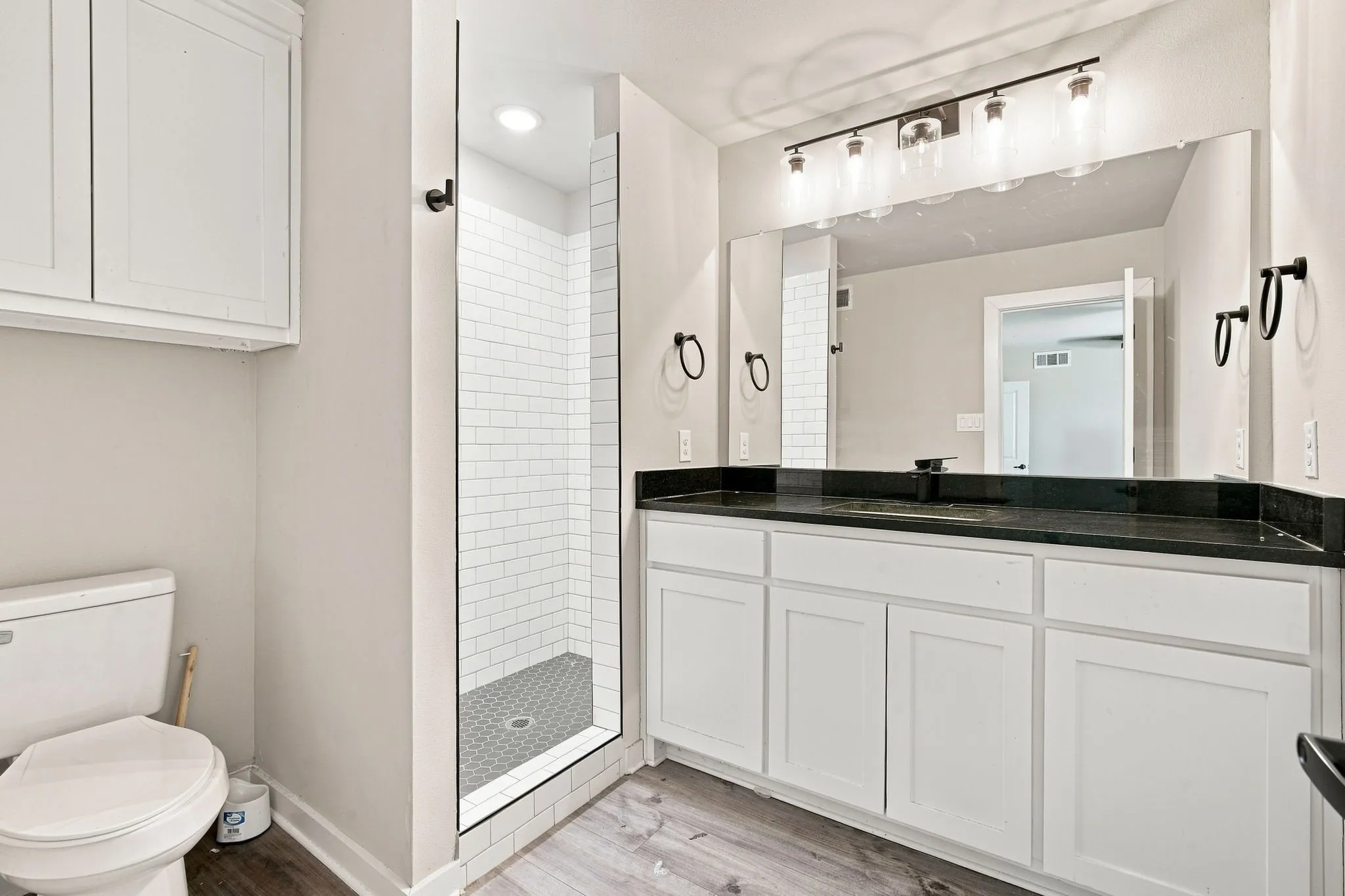 Single Family Residence For Sale in Ellis County , 104 Casa Linda Drive, Ennis, Texas 75119, 3 Bedroom, 2 Bathroom, Garage spaces, 2,460 Sqft, built in 1936, mls#21369771, Real Estate Agent in Ennis, Homes For Sale in Ellis county, Homes For Sale in Ennis, Realtor in Ennis Texas, Real Estate Brokerage Independent Realty Texas, Luminita Cordes Realtor