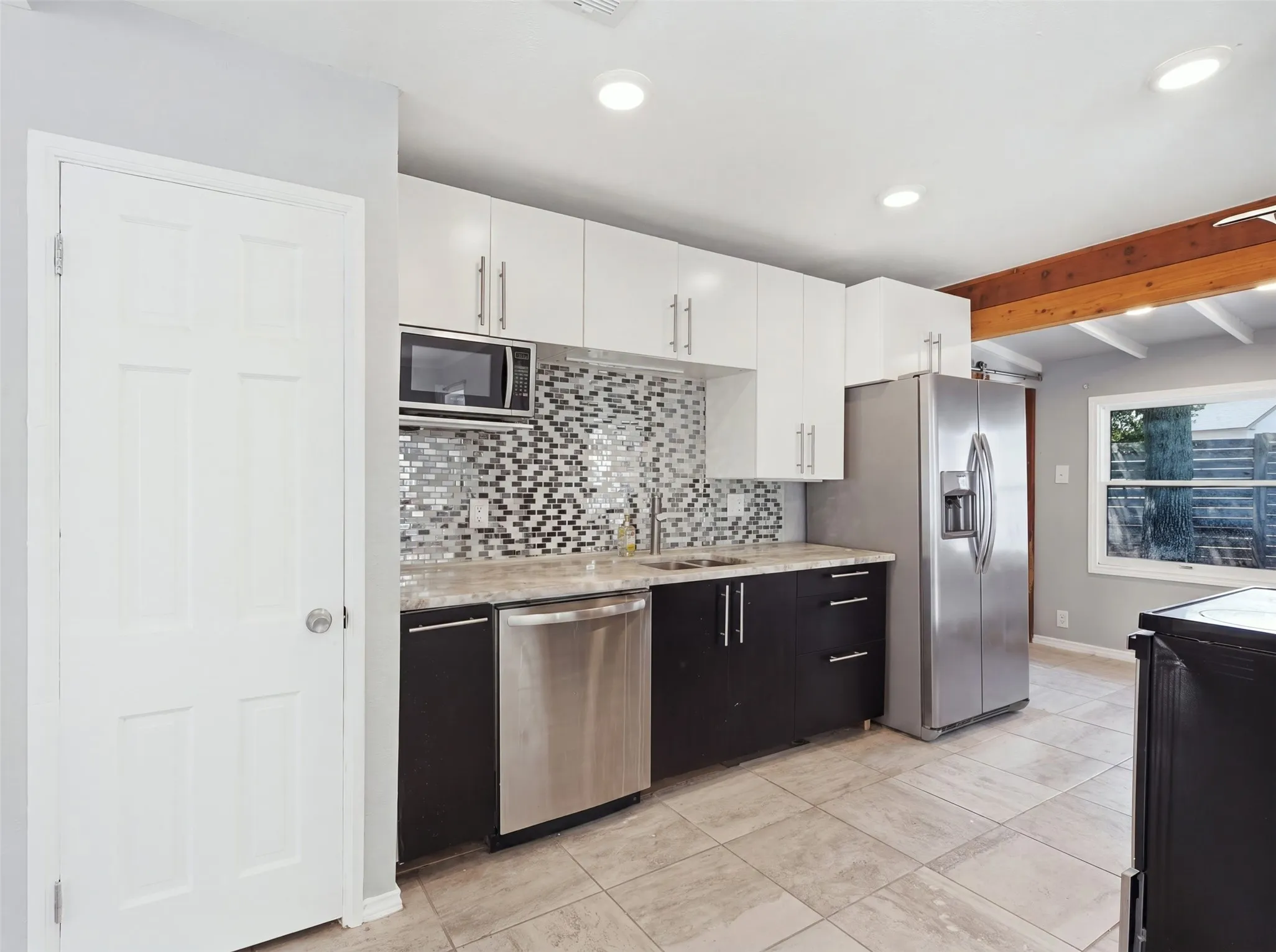 Single Family Residence For Rent in Dallas County , 911 Reverchon Drive, Dallas, Texas 75211, 3 Bedroom, 2 Bathroom, 1 Garage spaces, 1,380 Sqft, built in 1945, mls#21370778, Real Estate Agent in Dallas, Homes For Rent in Dallas county, Homes For Rent in Dallas, Realtor in Dallas Texas, Real Estate Brokerage Independent Realty Texas, Luminita Cordes Realtor