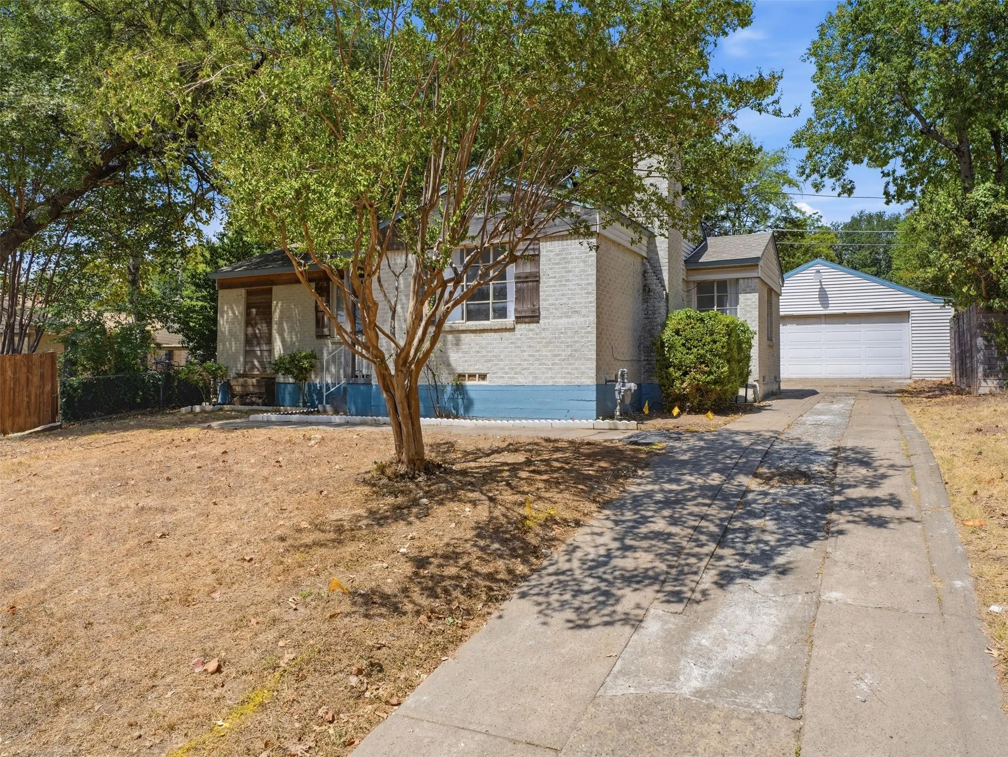 Single Family Residence For Rent in Dallas County , 911 Reverchon Drive, Dallas, Texas 75211, 3 Bedroom, 2 Bathroom, 1 Garage spaces, 1,380 Sqft, built in 1945, mls#21370778, Real Estate Agent in Dallas, Homes For Rent in Dallas county, Homes For Rent in Dallas, Realtor in Dallas Texas, Real Estate Brokerage Independent Realty Texas, Luminita Cordes Realtor
