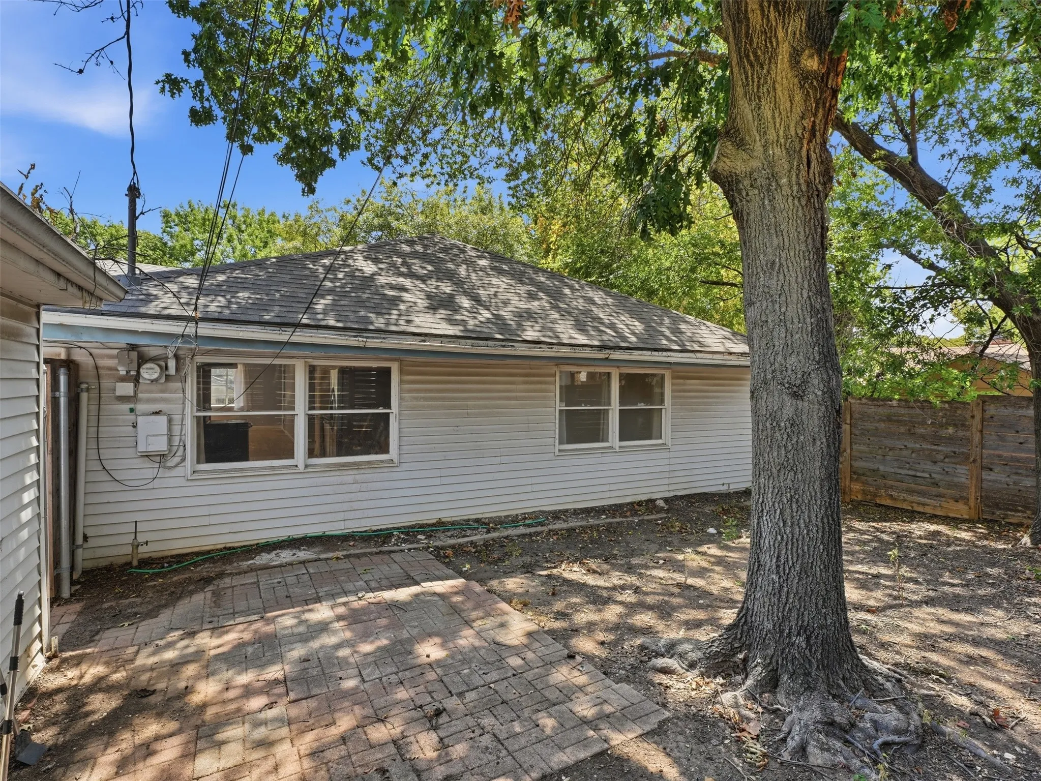 Single Family Residence For Rent in Dallas County , 911 Reverchon Drive, Dallas, Texas 75211, 3 Bedroom, 2 Bathroom, 1 Garage spaces, 1,380 Sqft, built in 1945, mls#21370778, Real Estate Agent in Dallas, Homes For Rent in Dallas county, Homes For Rent in Dallas, Realtor in Dallas Texas, Real Estate Brokerage Independent Realty Texas, Luminita Cordes Realtor