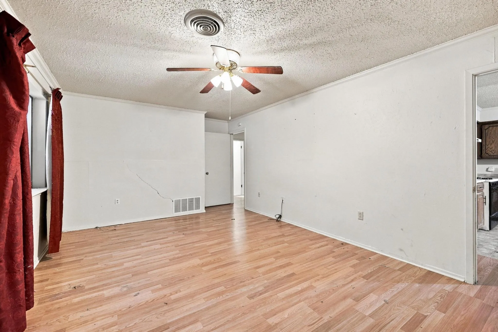 Single Family Residence For Sale in Grayson County , 503 N College Street, Whitesboro, Texas 76273, 3 Bedroom, 2 Bathroom, Garage spaces, 1,473 Sqft, built in 1978, mls#21367840, Real Estate Agent in Whitesboro, Homes For Sale in Grayson county, Homes For Sale in Whitesboro, Realtor in Whitesboro Texas, Real Estate Brokerage Independent Realty Texas, Luminita Cordes Realtor