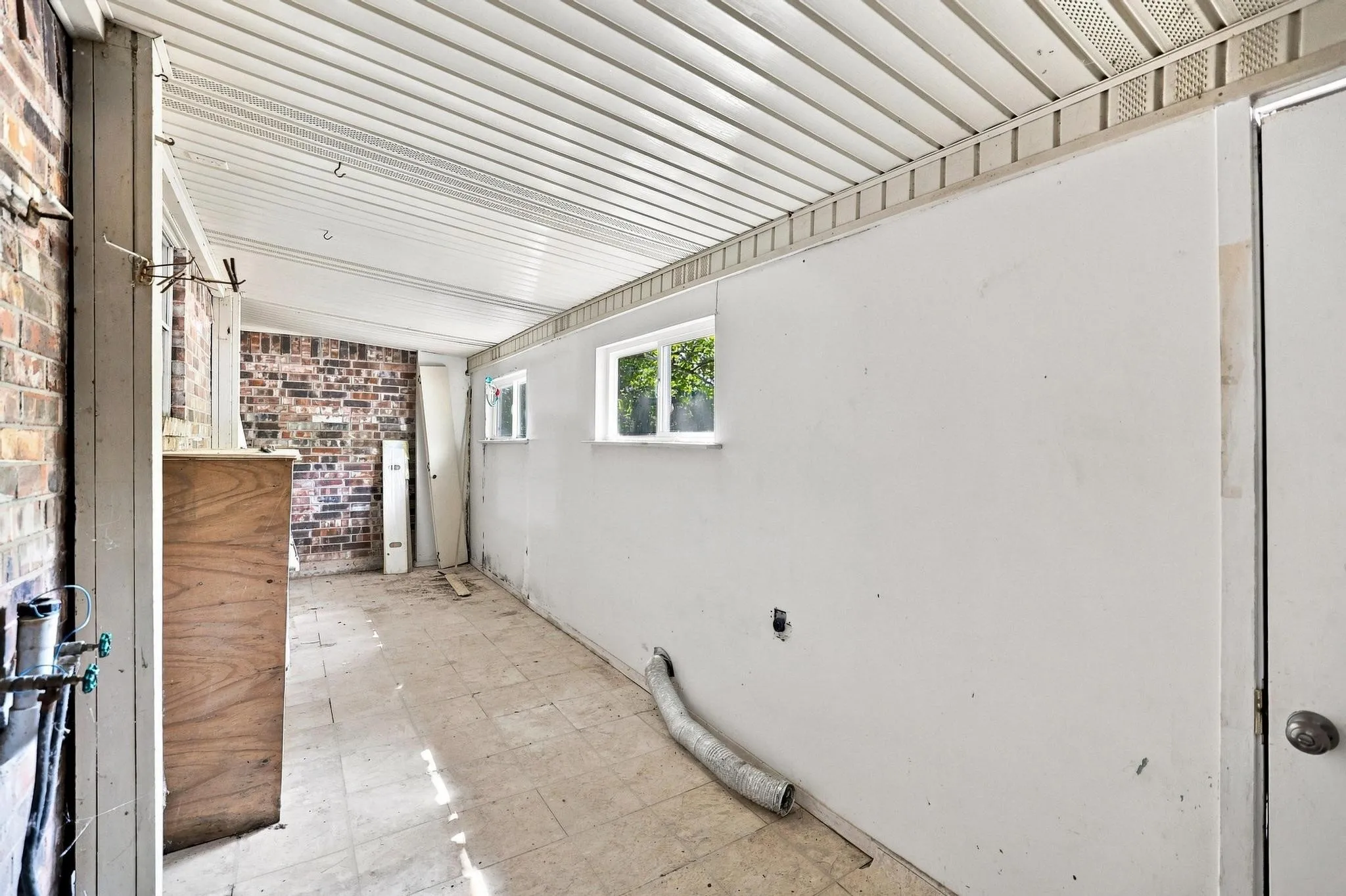 Single Family Residence For Sale in Grayson County , 503 N College Street, Whitesboro, Texas 76273, 3 Bedroom, 2 Bathroom, Garage spaces, 1,473 Sqft, built in 1978, mls#21367840, Real Estate Agent in Whitesboro, Homes For Sale in Grayson county, Homes For Sale in Whitesboro, Realtor in Whitesboro Texas, Real Estate Brokerage Independent Realty Texas, Luminita Cordes Realtor