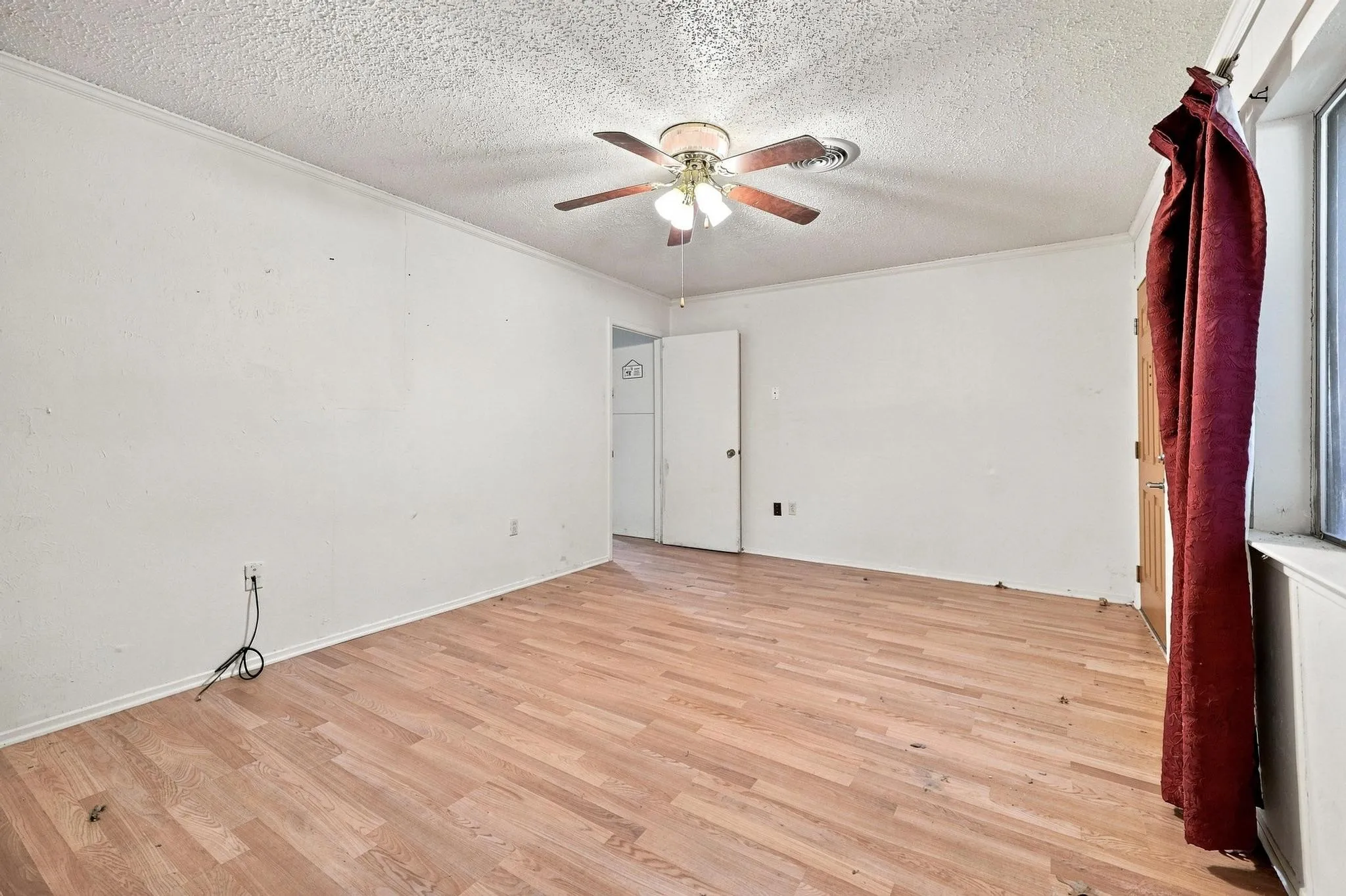 Single Family Residence For Sale in Grayson County , 503 N College Street, Whitesboro, Texas 76273, 3 Bedroom, 2 Bathroom, Garage spaces, 1,473 Sqft, built in 1978, mls#21367840, Real Estate Agent in Whitesboro, Homes For Sale in Grayson county, Homes For Sale in Whitesboro, Realtor in Whitesboro Texas, Real Estate Brokerage Independent Realty Texas, Luminita Cordes Realtor