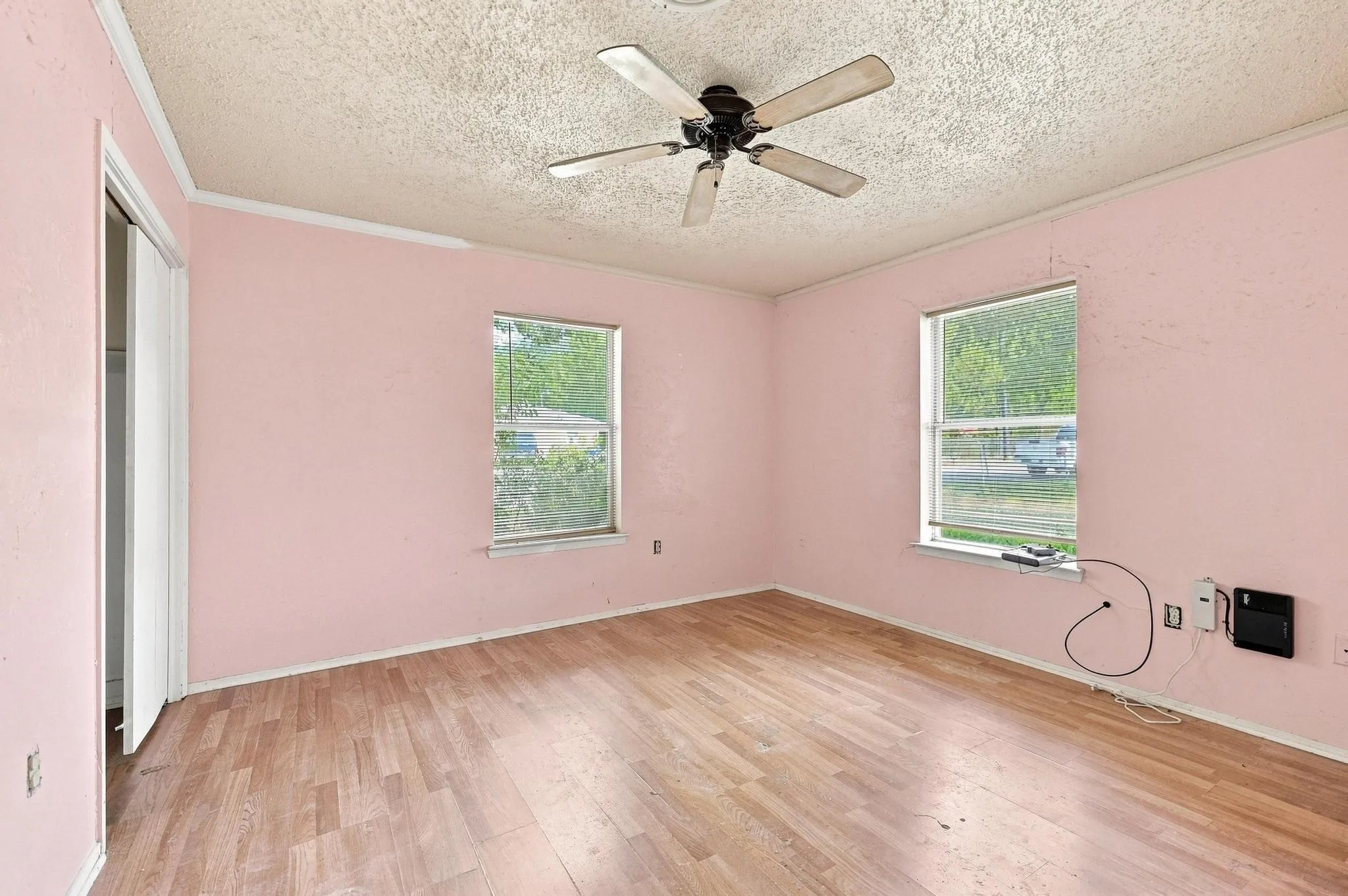 Single Family Residence For Sale in Grayson County , 503 N College Street, Whitesboro, Texas 76273, 3 Bedroom, 2 Bathroom, Garage spaces, 1,473 Sqft, built in 1978, mls#21367840, Real Estate Agent in Whitesboro, Homes For Sale in Grayson county, Homes For Sale in Whitesboro, Realtor in Whitesboro Texas, Real Estate Brokerage Independent Realty Texas, Luminita Cordes Realtor