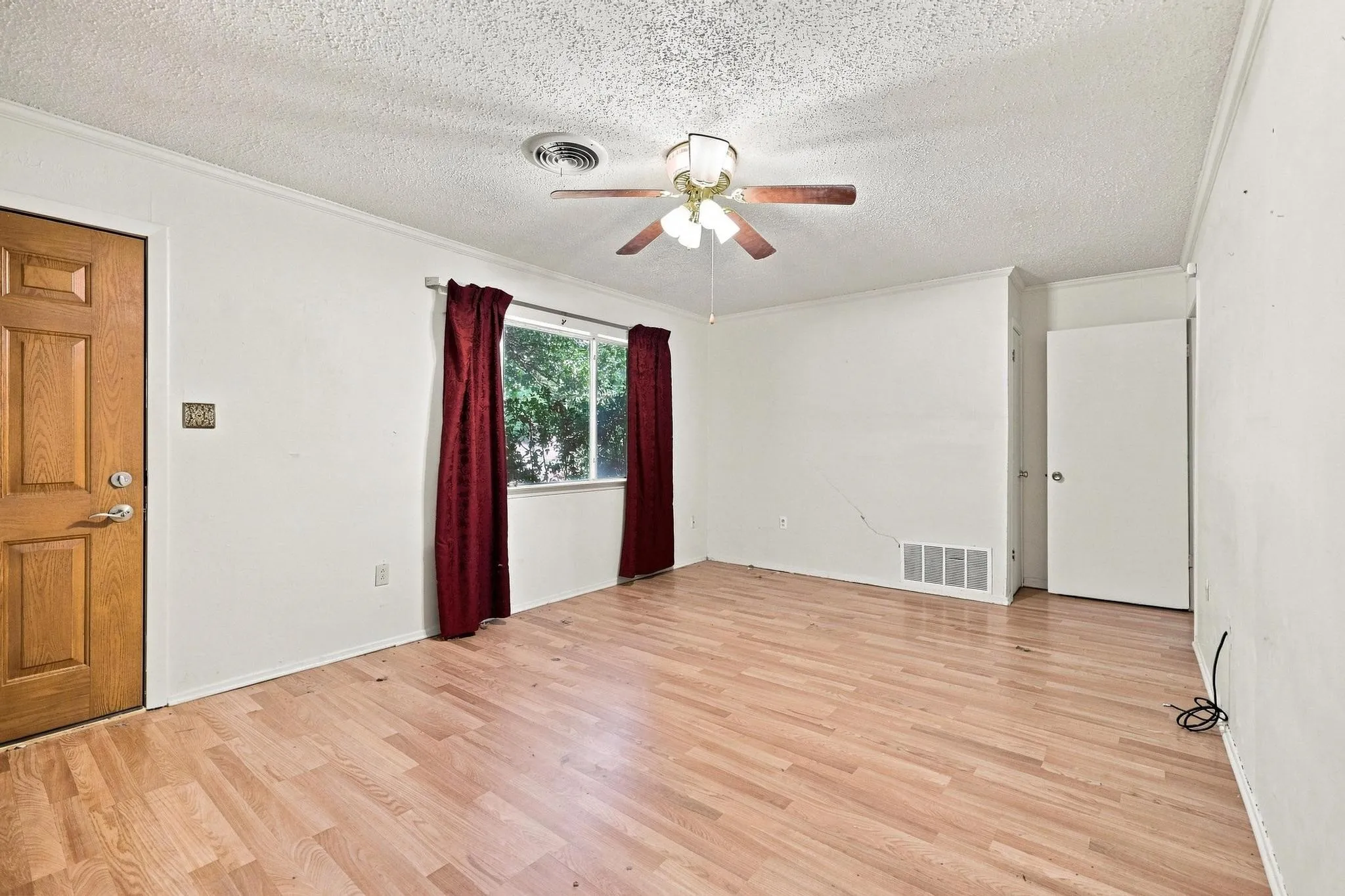 Single Family Residence For Sale in Grayson County , 503 N College Street, Whitesboro, Texas 76273, 3 Bedroom, 2 Bathroom, Garage spaces, 1,473 Sqft, built in 1978, mls#21367840, Real Estate Agent in Whitesboro, Homes For Sale in Grayson county, Homes For Sale in Whitesboro, Realtor in Whitesboro Texas, Real Estate Brokerage Independent Realty Texas, Luminita Cordes Realtor
