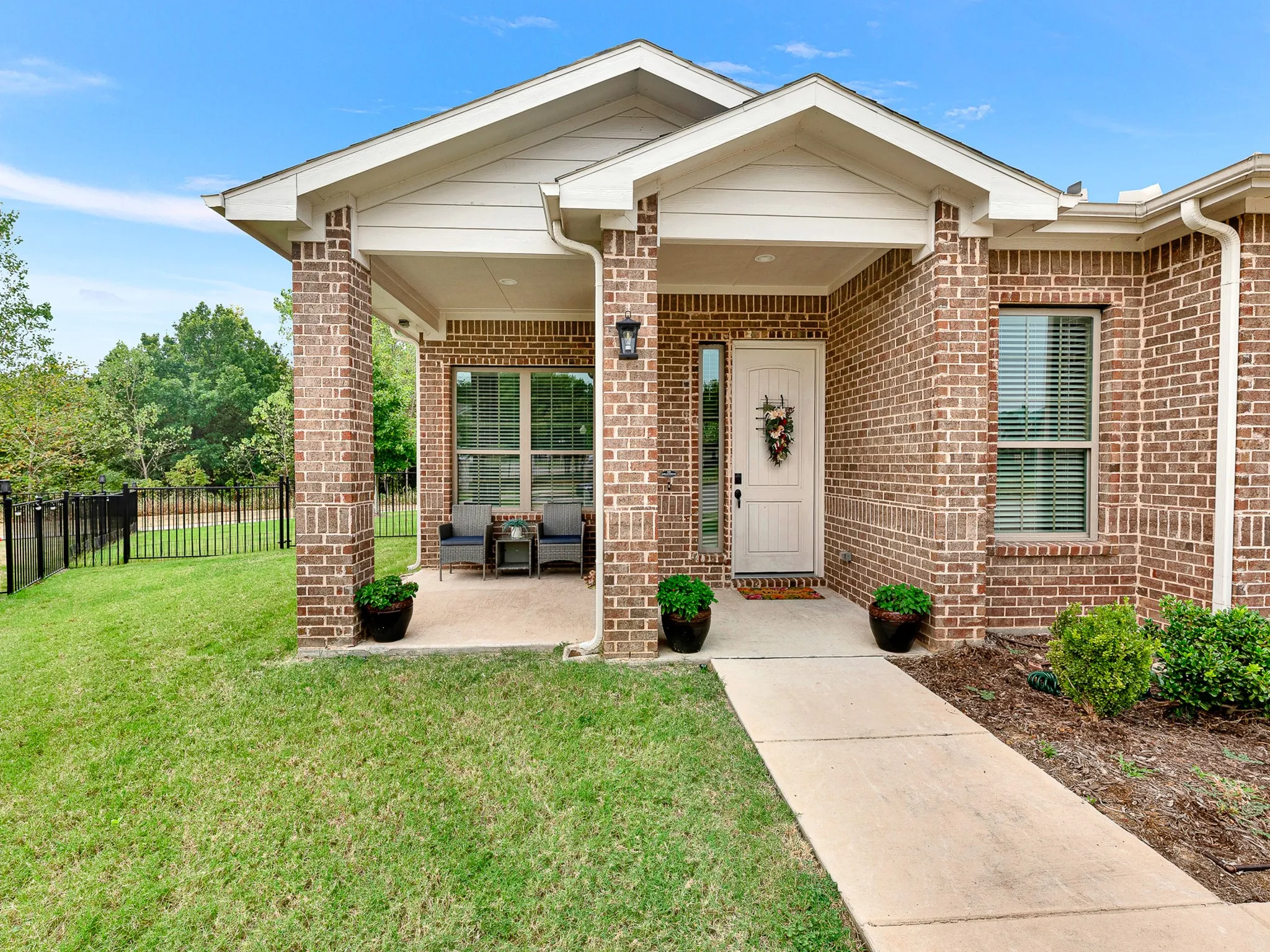 Single Family Residence For Sale in Collin County , 805 Hearthside Way, Mc Kinney, Texas 75071, 3 Bedroom, 2 Bathroom, 2 Garage spaces, 1,774 Sqft, built in 2022, mls#21370479, Real Estate Agent in Mc Kinney, Homes For Sale in Collin county, Homes For Sale in Mc Kinney, Realtor in Mc Kinney Texas, Real Estate Brokerage Independent Realty Texas, Luminita Cordes Realtor