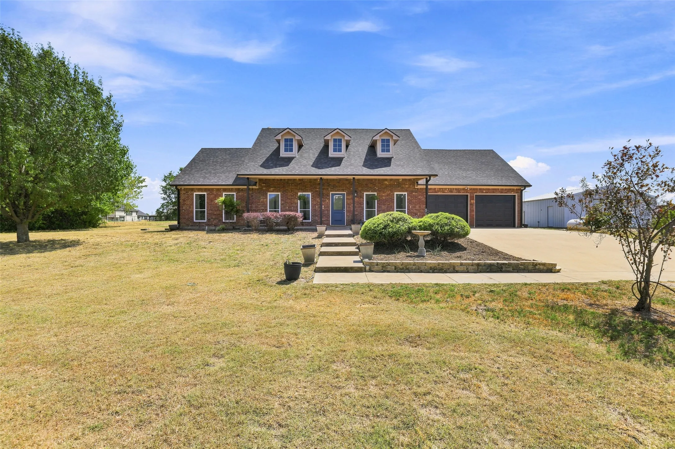 Single Family Residence For Sale in Fannin County , 445 County Road 4444, Trenton, Texas 75490, 4 Bedroom, 3 Bathroom, 2 Garage spaces, 2,146 Sqft, built in 2004, mls#21370762, Real Estate Agent in Trenton, Homes For Sale in Fannin county, Homes For Sale in Trenton, Realtor in Trenton Texas, Real Estate Brokerage Independent Realty Texas, Luminita Cordes Realtor