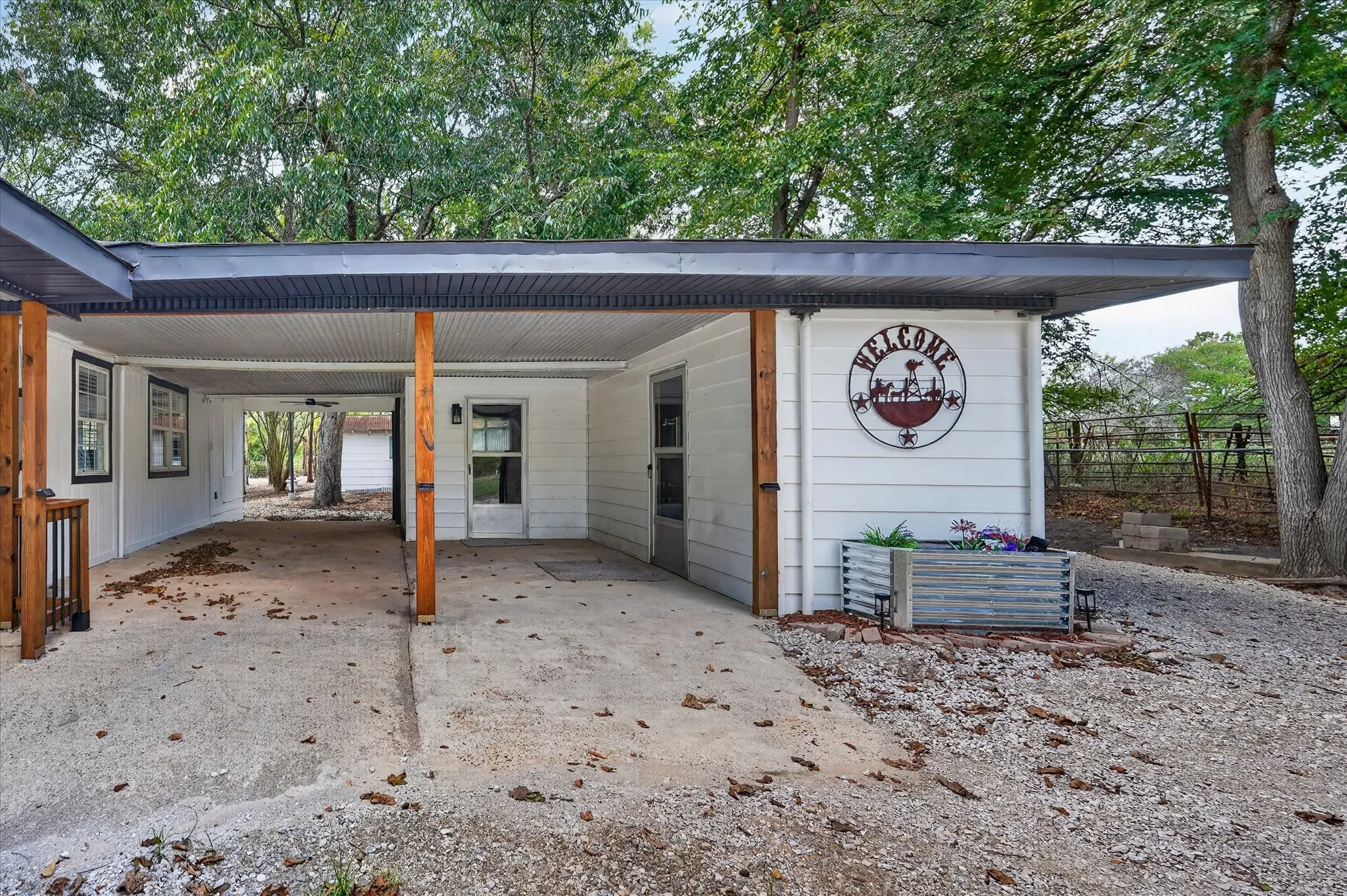 Single Family Residence For Sale in Van Zandt County , 2293 Vz County Road 4207, Canton, Texas 75103, 3 Bedroom, 1 Bathroom, Garage spaces, 960 Sqft, built in 1972, mls#21368290, Real Estate Agent in Canton, Homes For Sale in Van Zandt county, Homes For Sale in Canton, Realtor in Canton Texas, Real Estate Brokerage Independent Realty Texas, Luminita Cordes Realtor