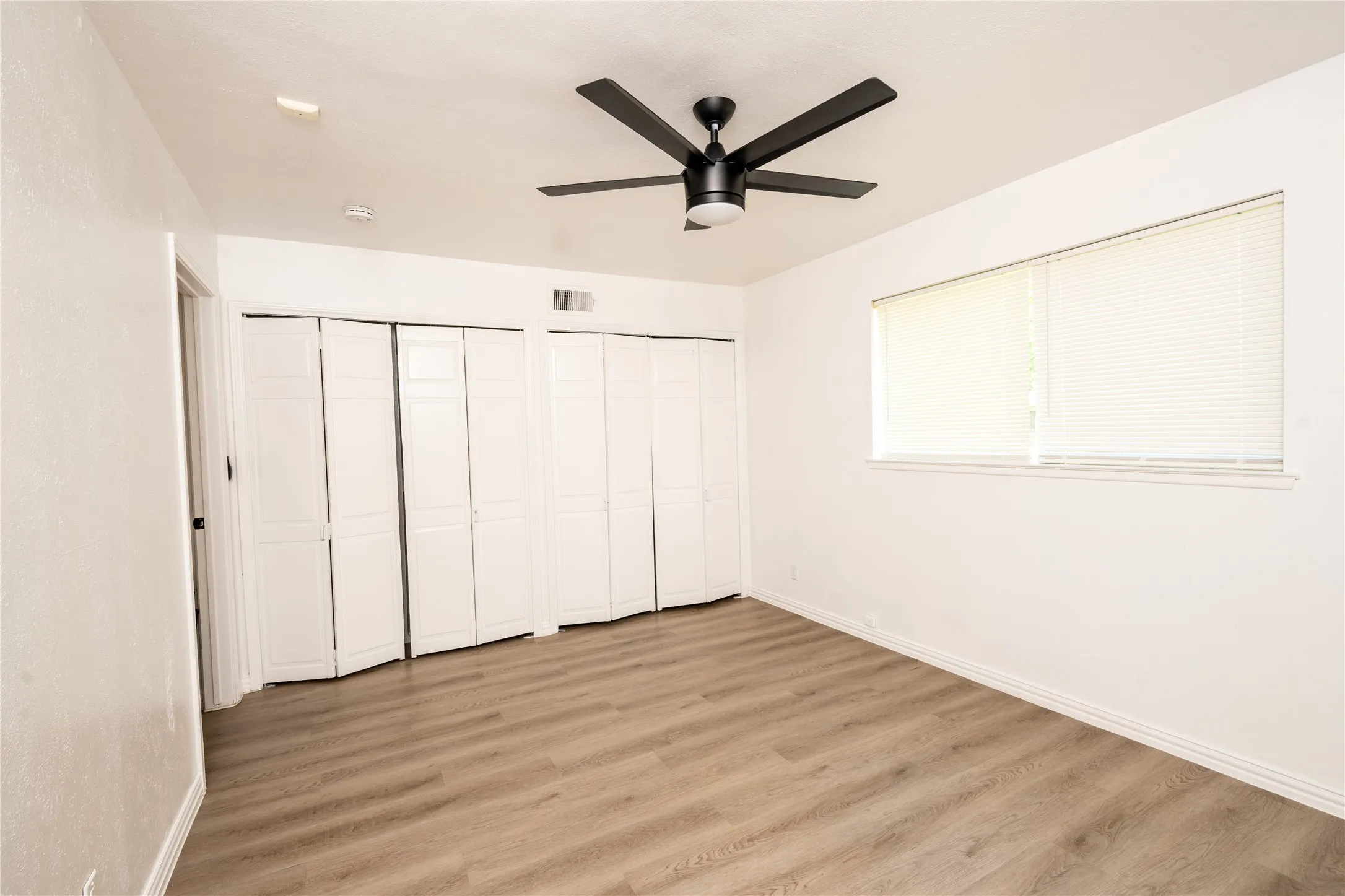 Single Family Residence For Sale in Tarrant County , 2221 Marilyn Lane, Arlington, Texas 76010, 4 Bedroom, 2 Bathroom, Garage spaces, 1,717 Sqft, built in 1963, mls#21367466, Real Estate Agent in Arlington, Homes For Sale in Tarrant county, Homes For Sale in Arlington, Realtor in Arlington Texas, Real Estate Brokerage Independent Realty Texas, Luminita Cordes Realtor