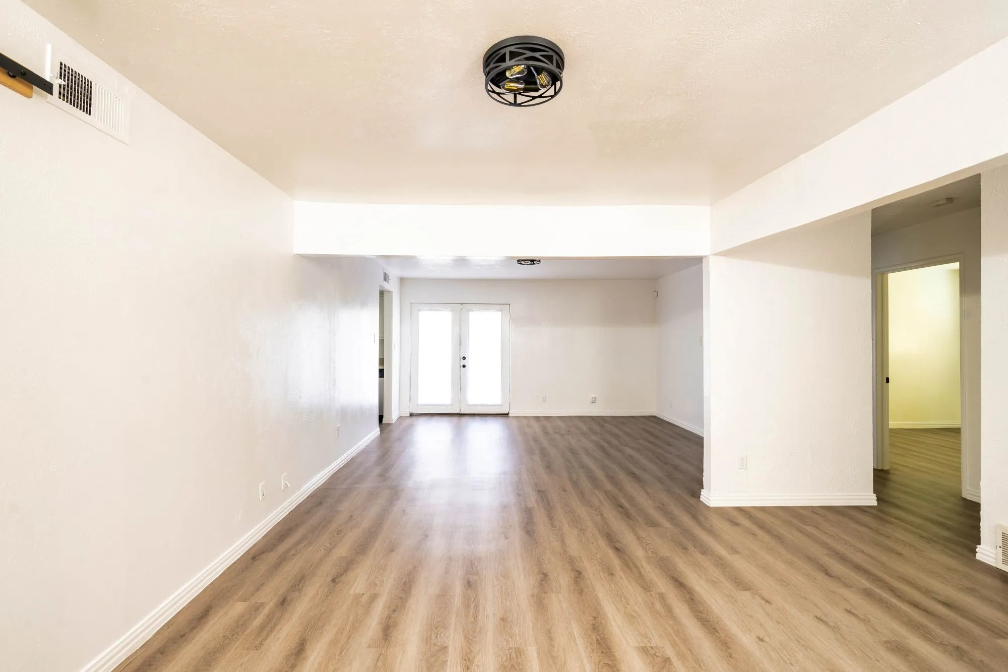 Single Family Residence For Sale in Tarrant County , 2221 Marilyn Lane, Arlington, Texas 76010, 4 Bedroom, 2 Bathroom, Garage spaces, 1,717 Sqft, built in 1963, mls#21367466, Real Estate Agent in Arlington, Homes For Sale in Tarrant county, Homes For Sale in Arlington, Realtor in Arlington Texas, Real Estate Brokerage Independent Realty Texas, Luminita Cordes Realtor