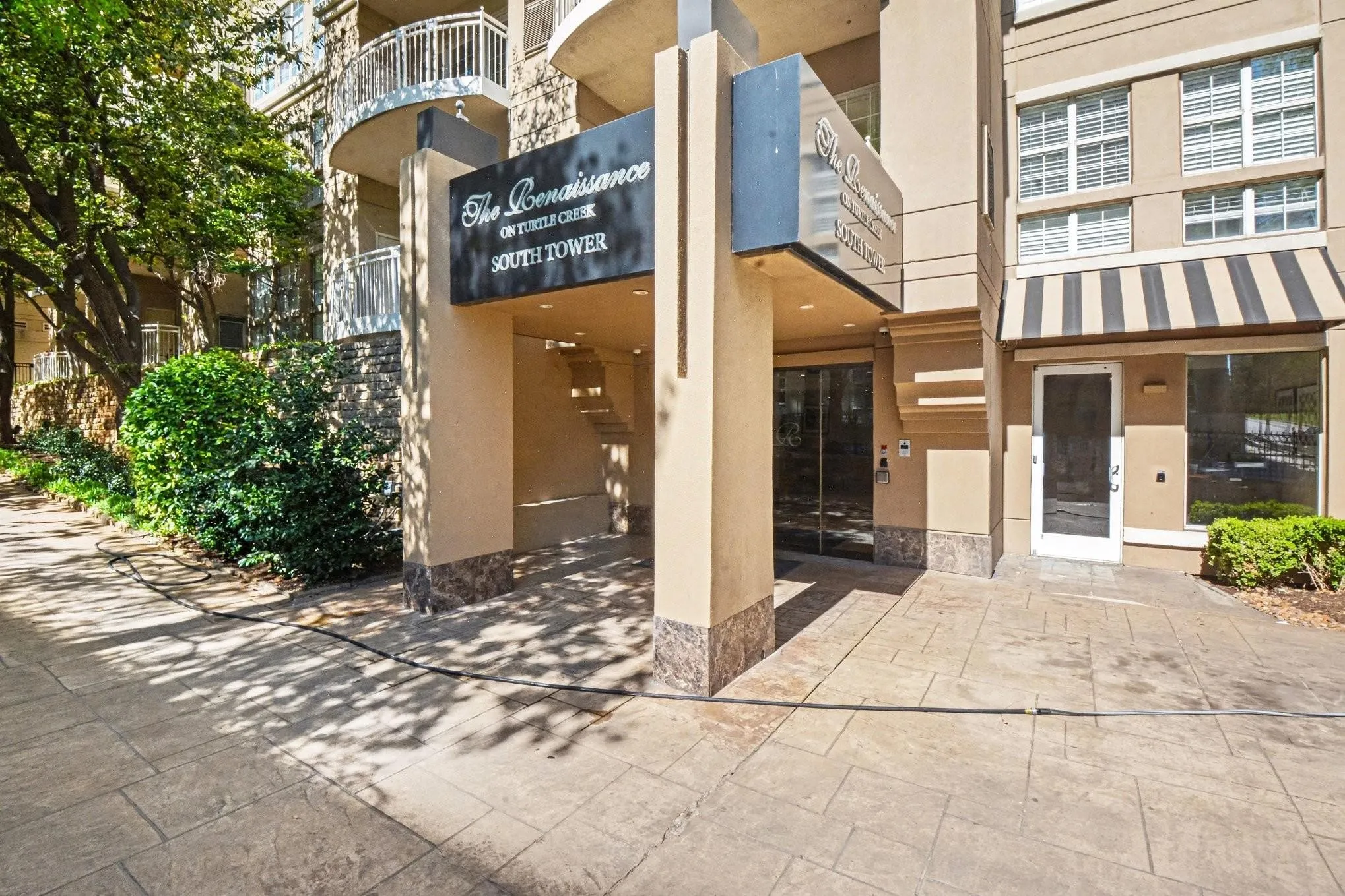 Condominium For Sale in Dallas County , 3225 Turtle Creek Boulevard 212, Dallas, Texas 75219, 1 Bedroom, 1 Bathroom, 2 Garage spaces, 832 Sqft, built in 1998, mls#21370761, Real Estate Agent in Dallas, Homes For Sale in Dallas county, Homes For Sale in Dallas, Realtor in Dallas Texas, Real Estate Brokerage Independent Realty Texas, Luminita Cordes Realtor